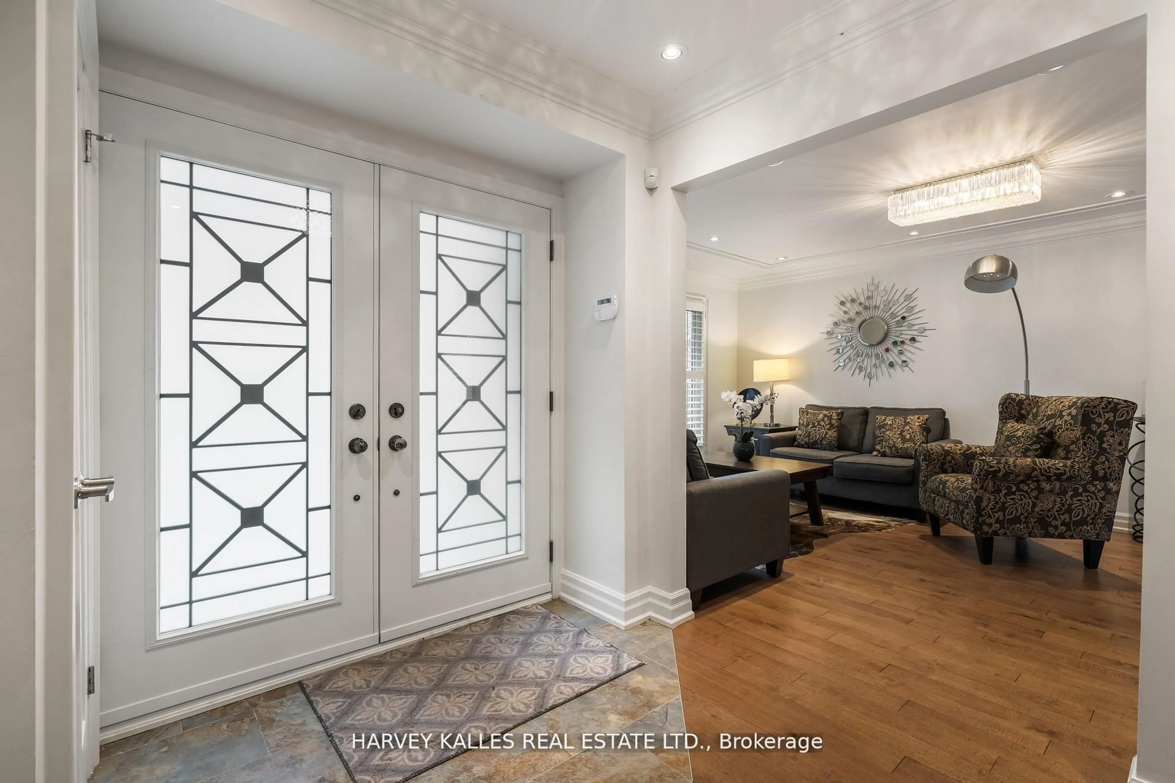 Indoor entryway for 1268 Cermel Dr, Mississauga Ontario L5H 3V4