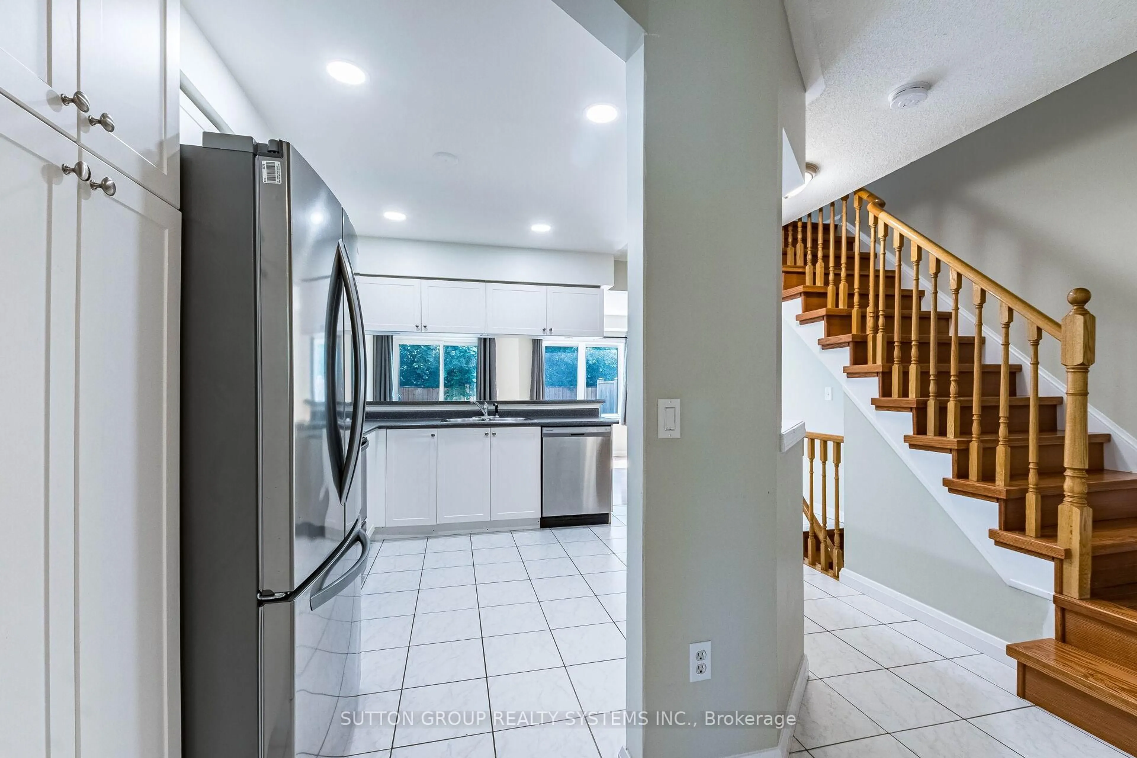 Open concept kitchen, ceramic/tile floor for 2080 Leanne Blvd #59, Mississauga Ontario L5K 2S6