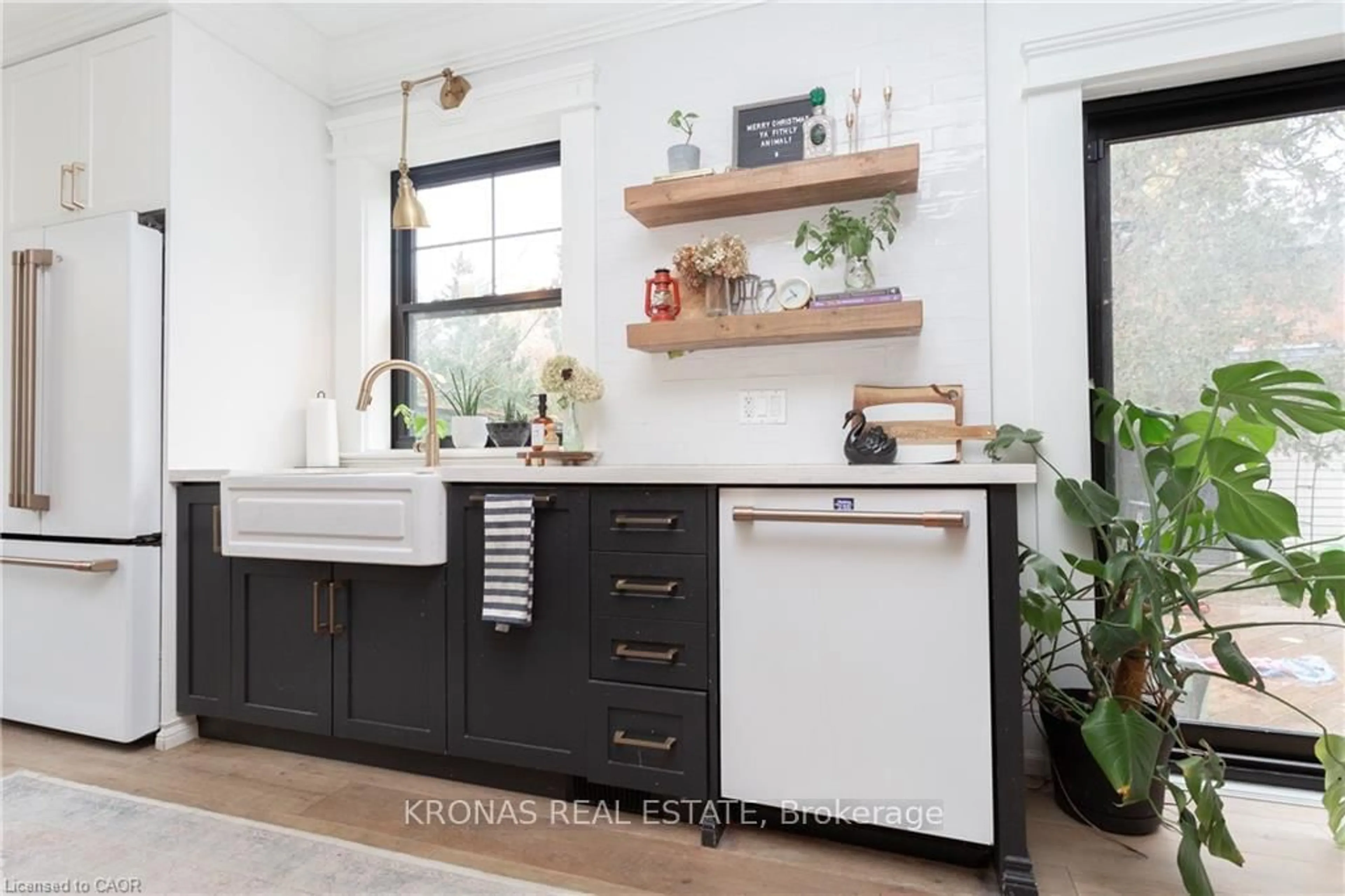 Open concept kitchen, ceramic/tile floor for 1406 Ontario St, Burlington Ontario L7S 1G4