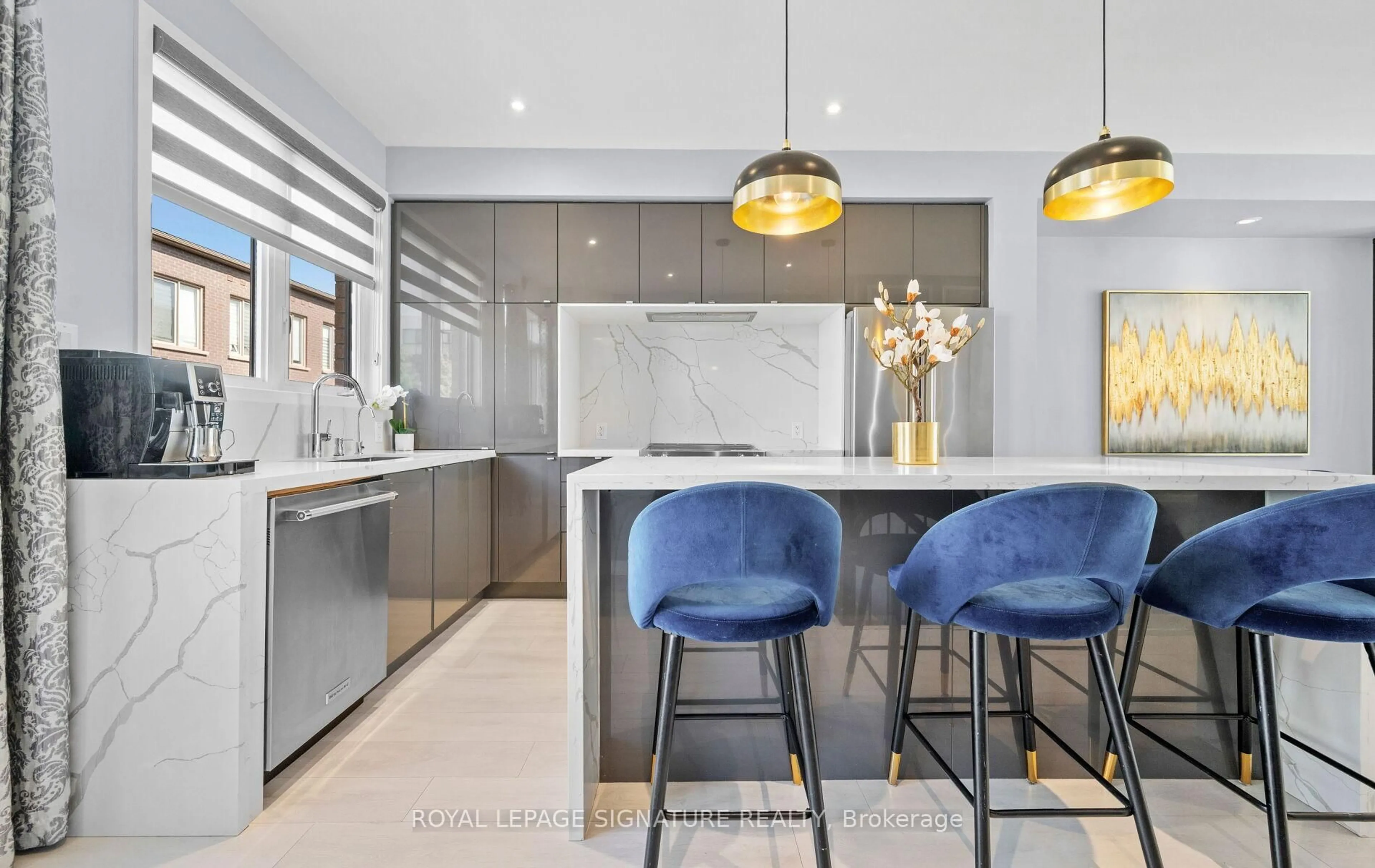 Contemporary kitchen, unknown for 173 Sabina Dr, Oakville Ontario L6H 0L4