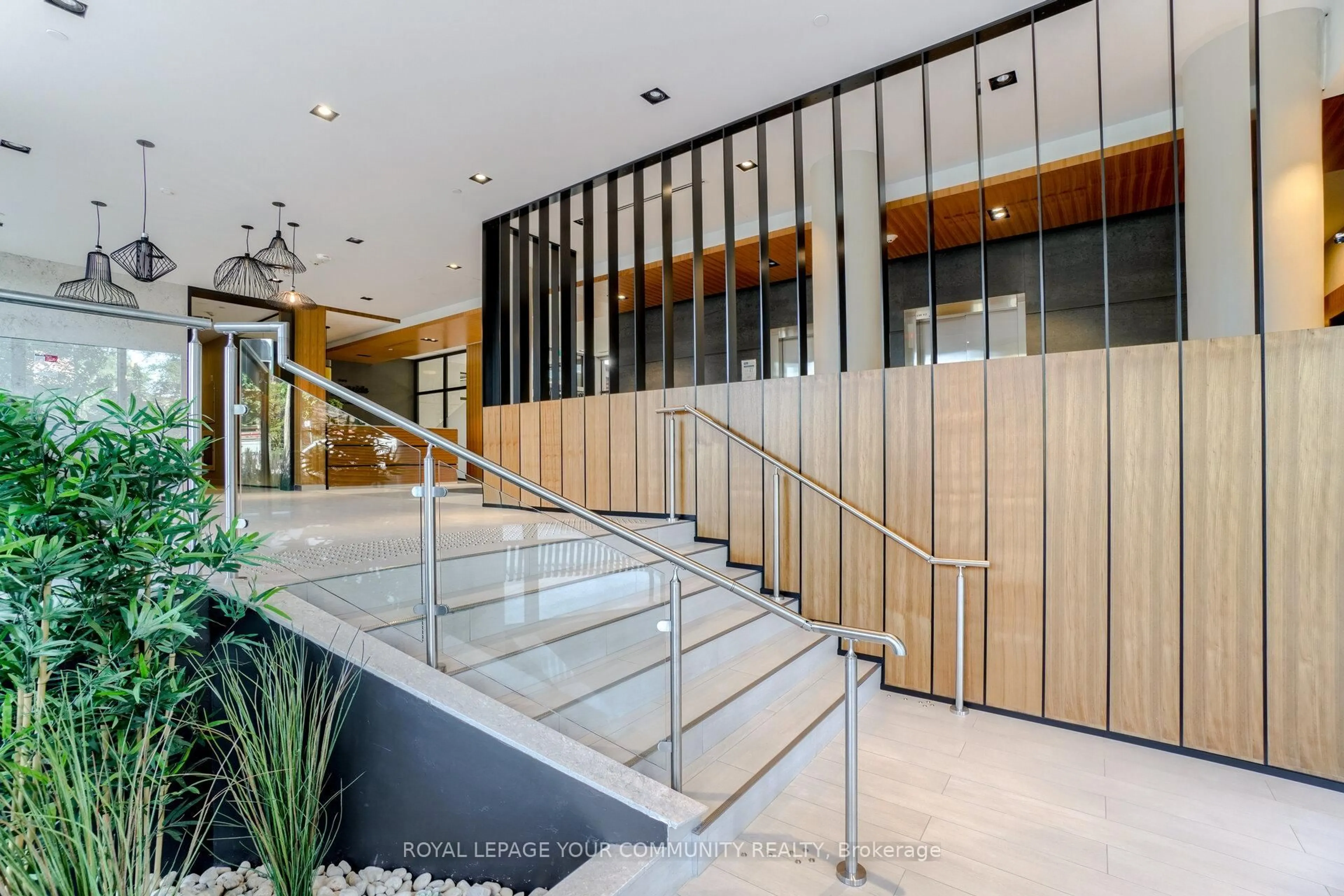 Indoor foyer for 1 Neighbourhood Lane #512, Toronto Ontario M8Y 0C2