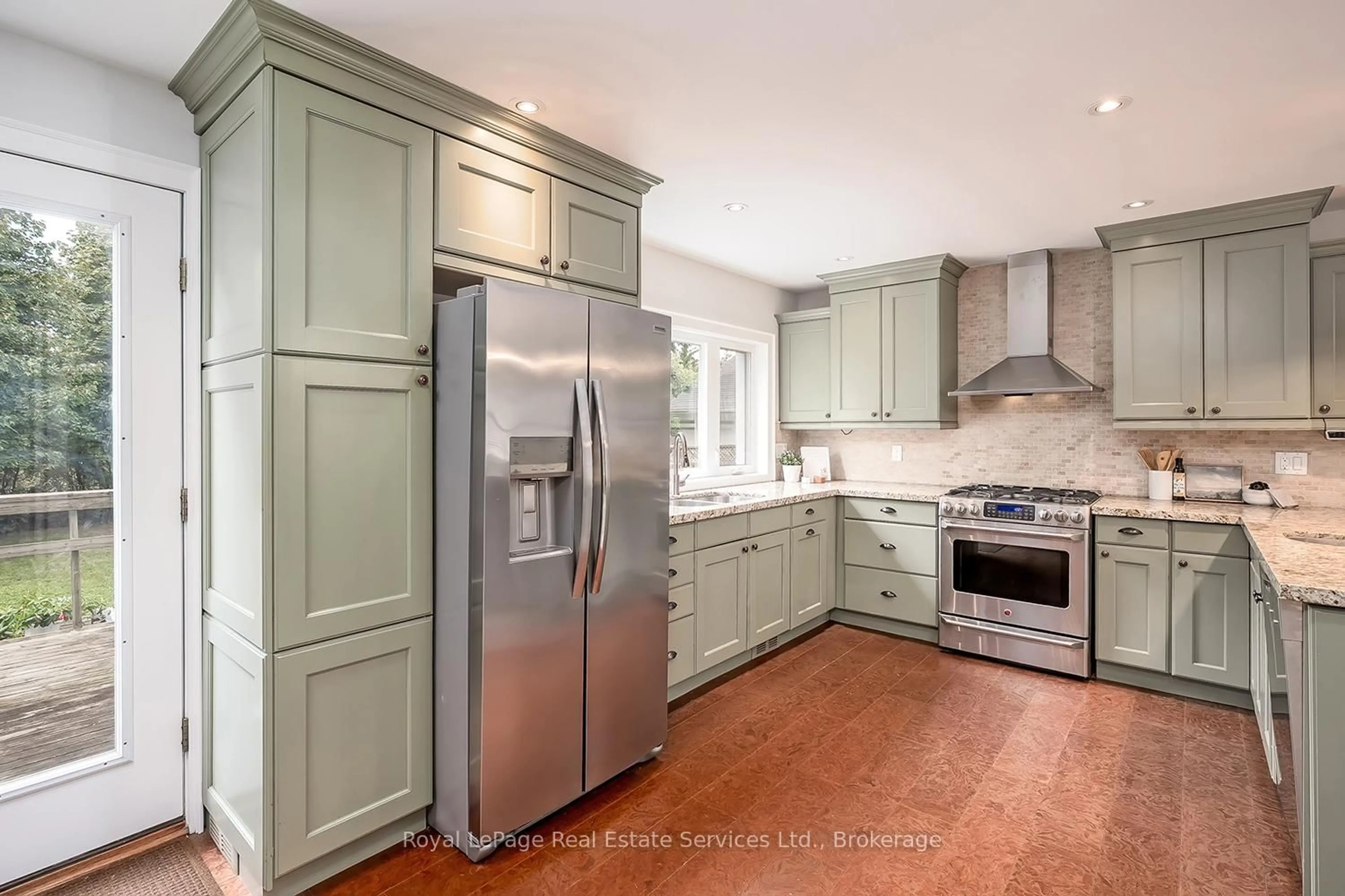 Open concept kitchen, ceramic/tile floor for 1071 Melvin Ave, Oakville Ontario L6J 2V8