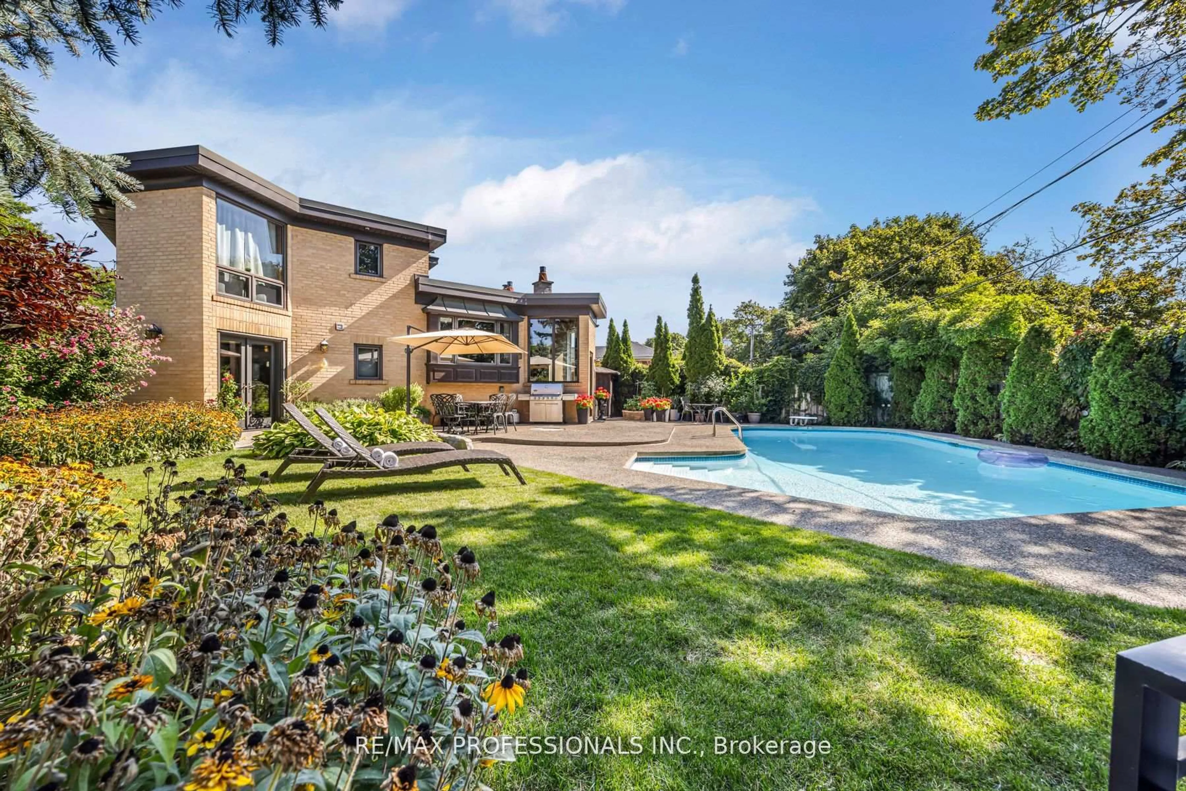 Pool for 16 Woodpark Rd, Toronto Ontario M9P 1L9