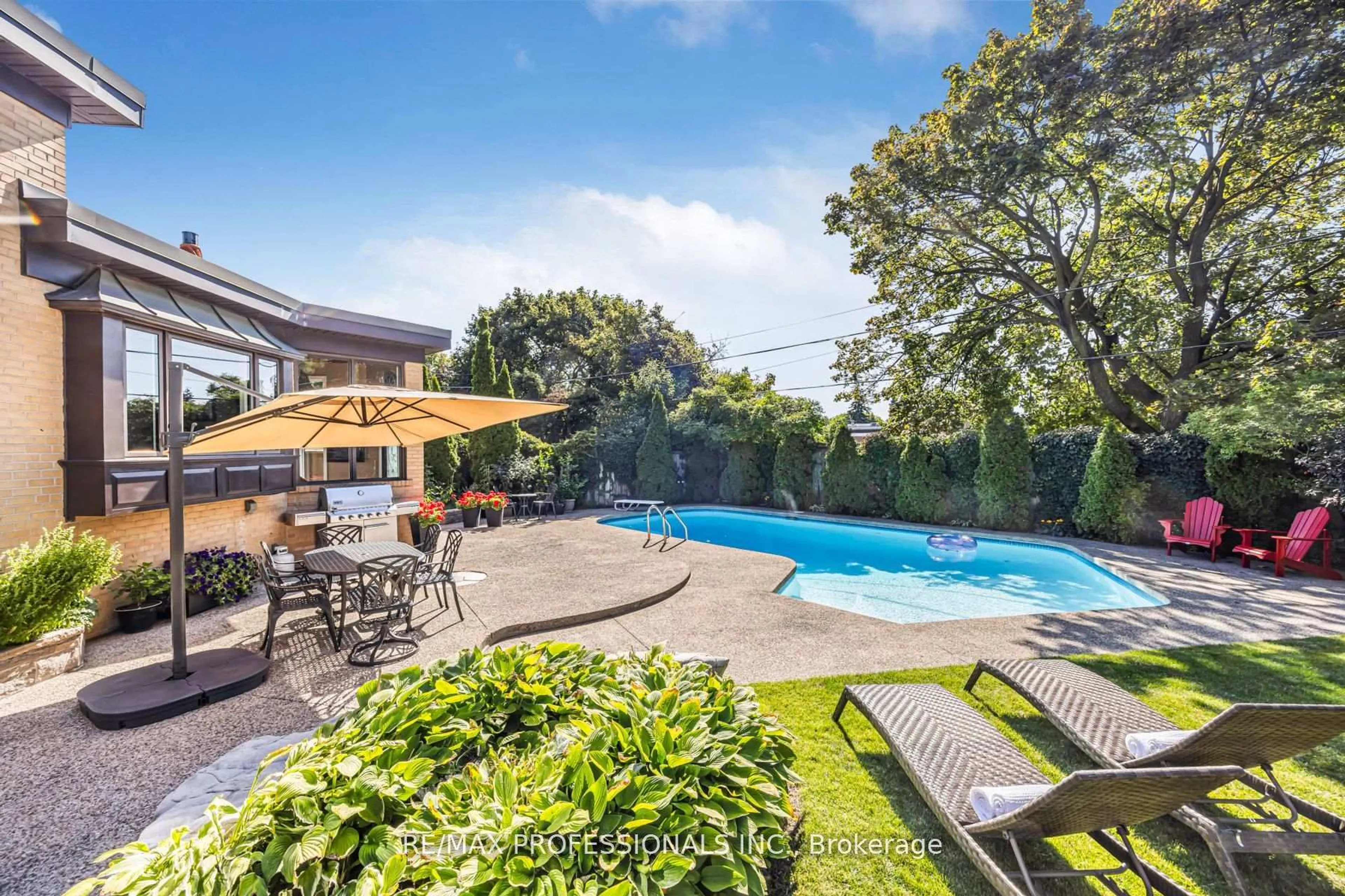 Pool for 16 Woodpark Rd, Toronto Ontario M9P 1L9