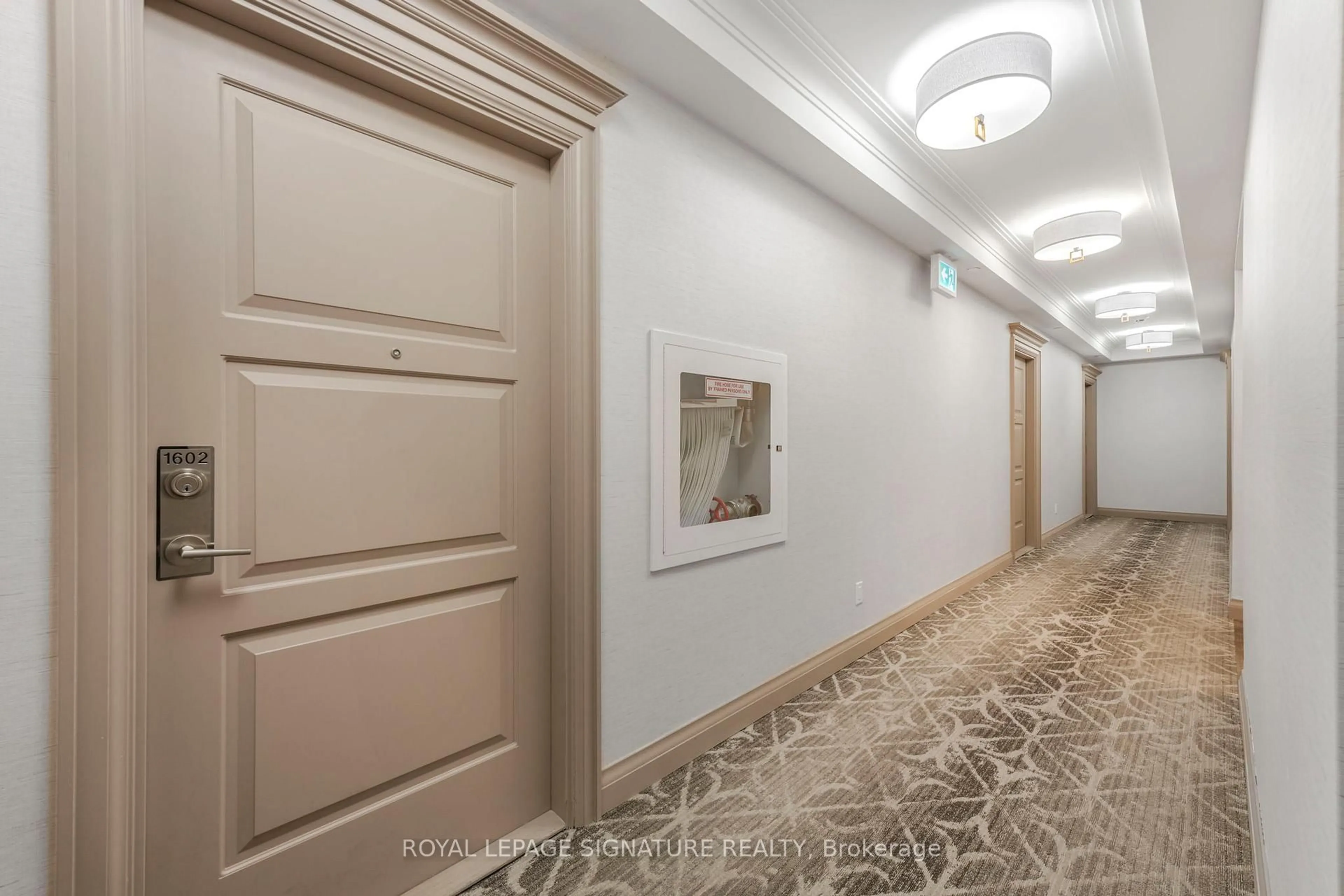 Indoor foyer for 36 Elm Dr #1602, Mississauga Ontario L5B 0N3