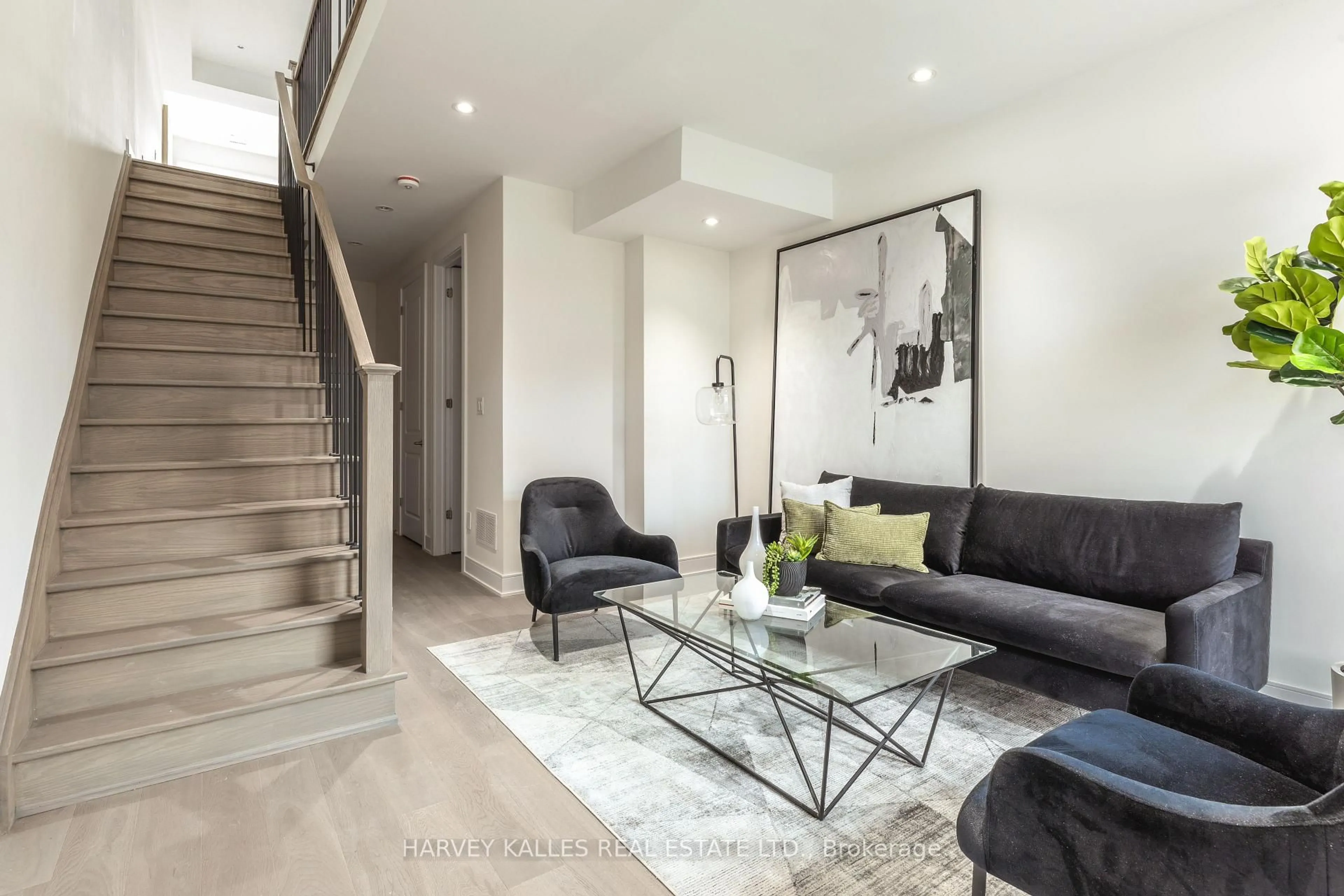 Living room with furniture, unknown for 23 Innes Ave, Toronto Ontario M6E 0B2