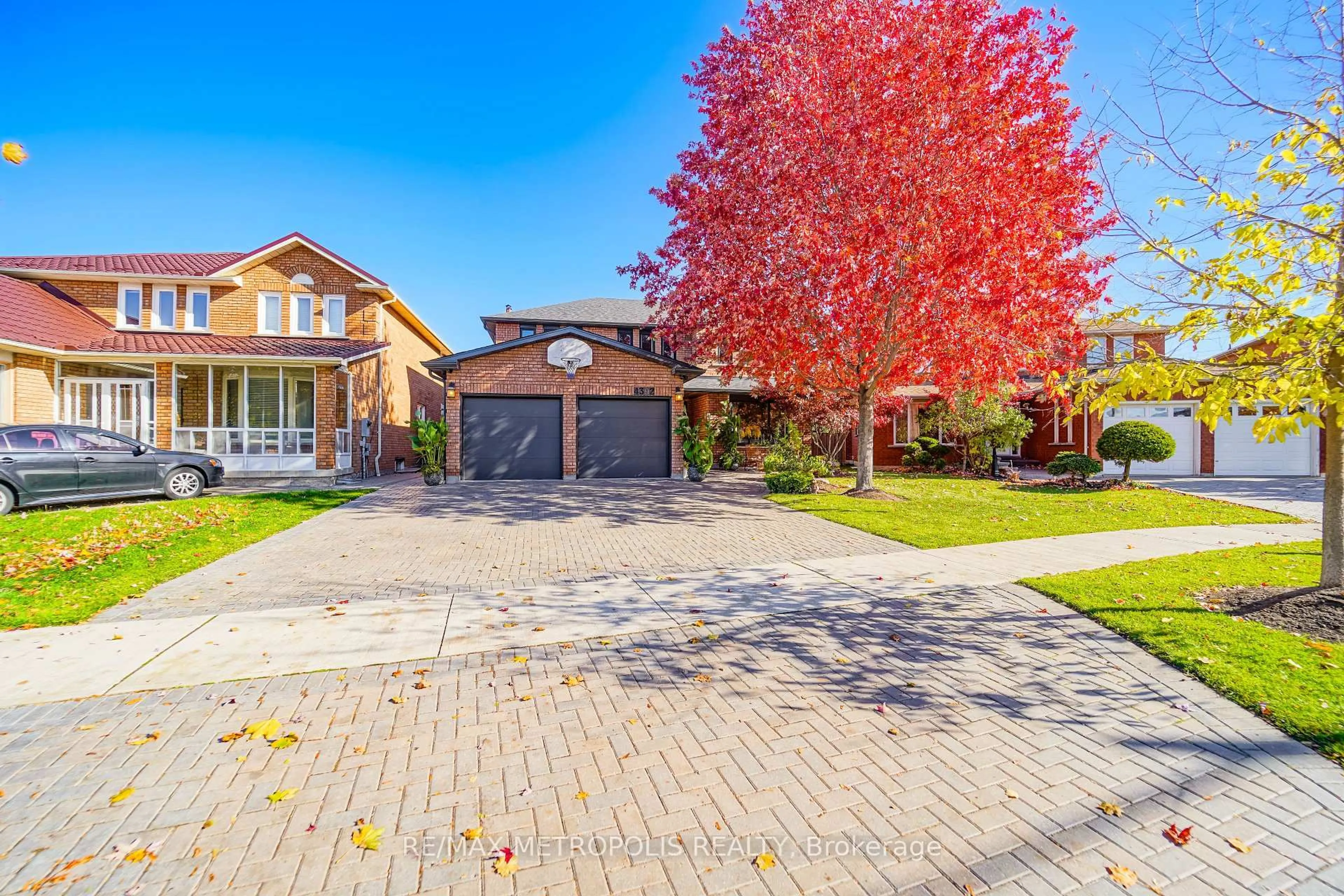 Home with brick exterior material, street for 4392 Grassland Cres, Mississauga Ontario L5V 1E2