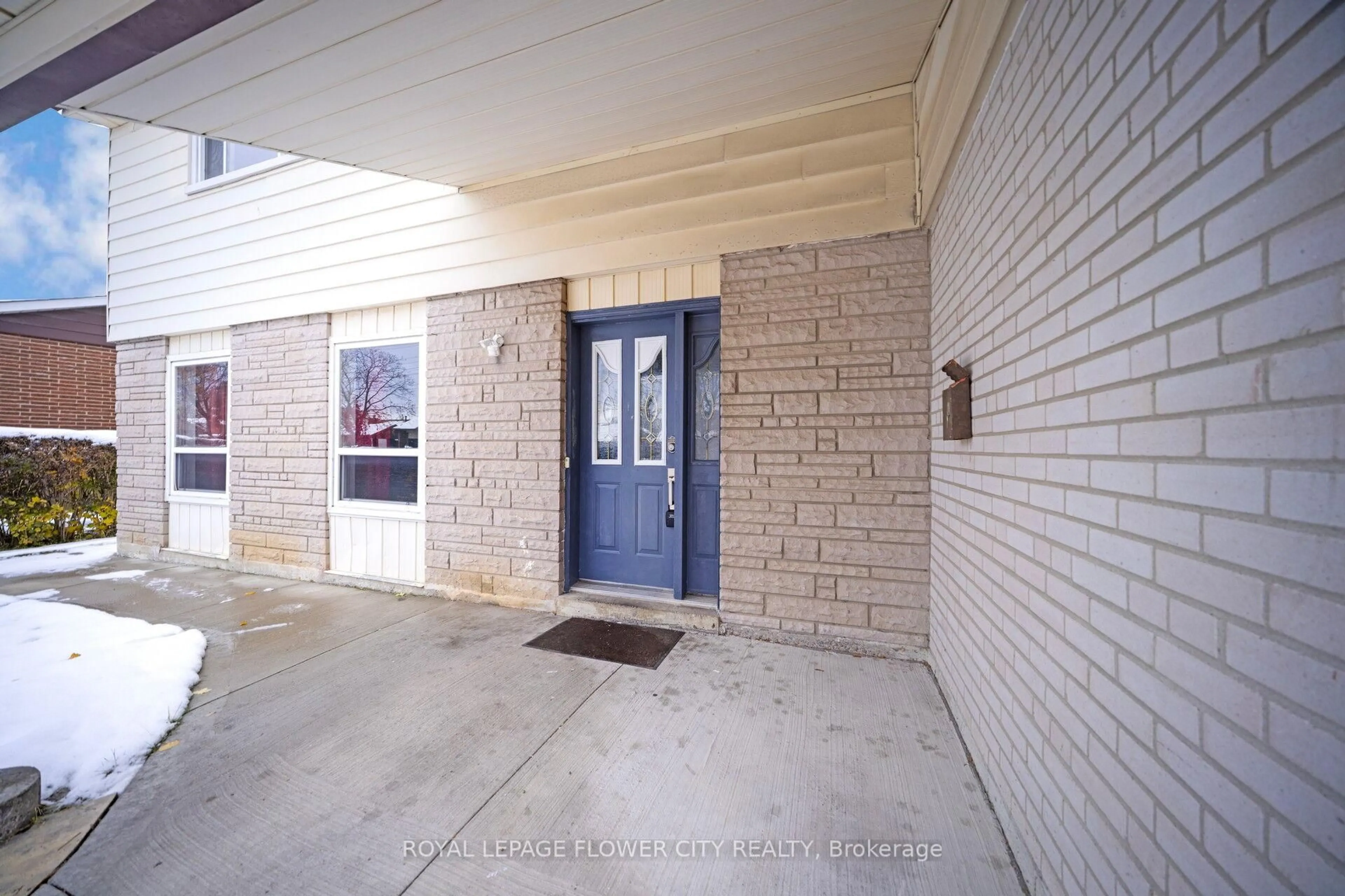 Indoor foyer for 60 Lexington Ave, Toronto Ontario M9V 2G8
