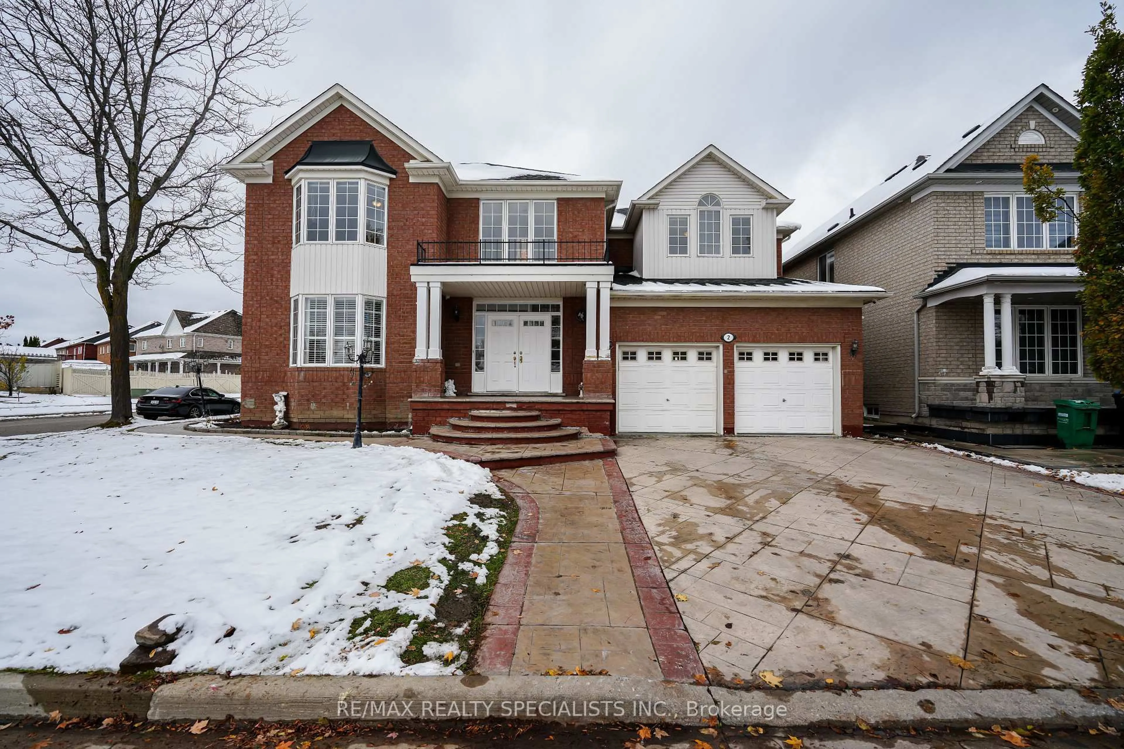 Home with brick exterior material, street for 2 Maltby Crt, Brampton Ontario L6P 1A5