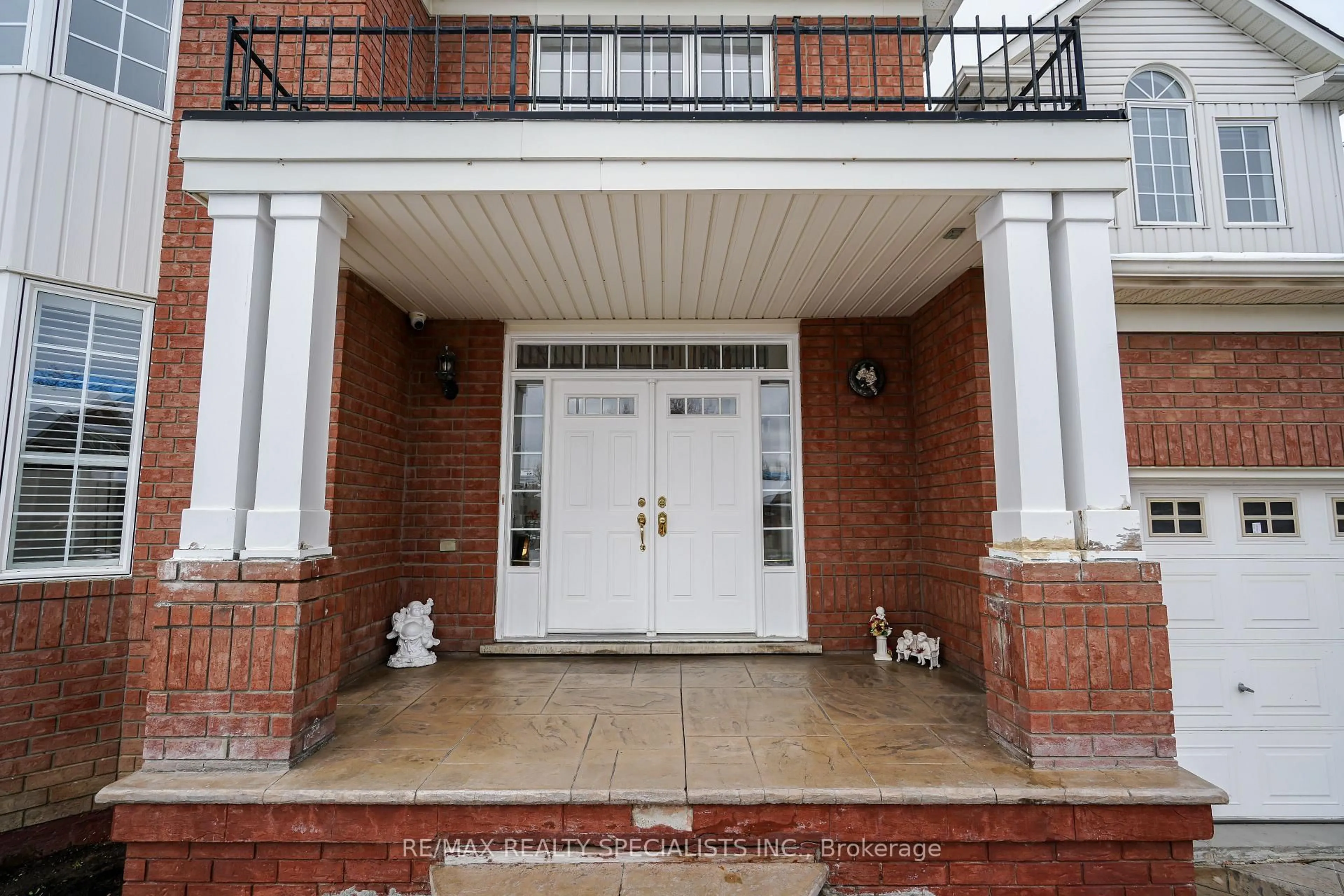 Unknown for 2 Maltby Crt, Brampton Ontario L6P 1A5