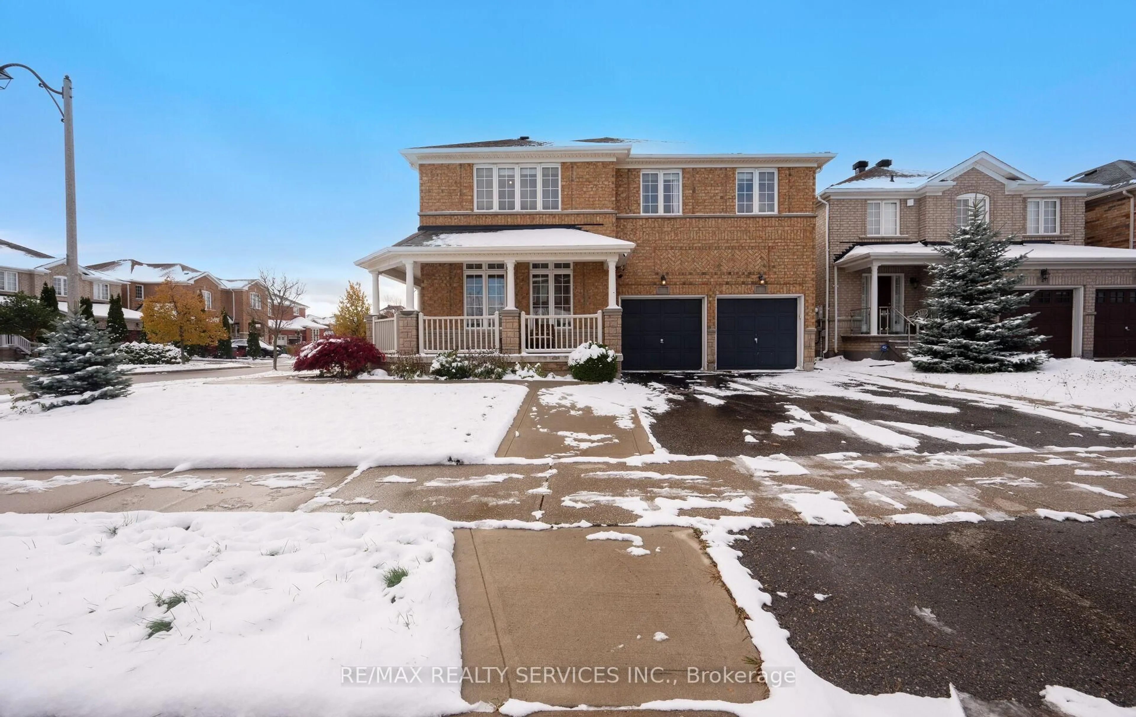 A pic from outside/outdoor area/front of a property/back of a property/a pic from drone, street for 192 Sugarhill Dr, Brampton Ontario L7A 3X6