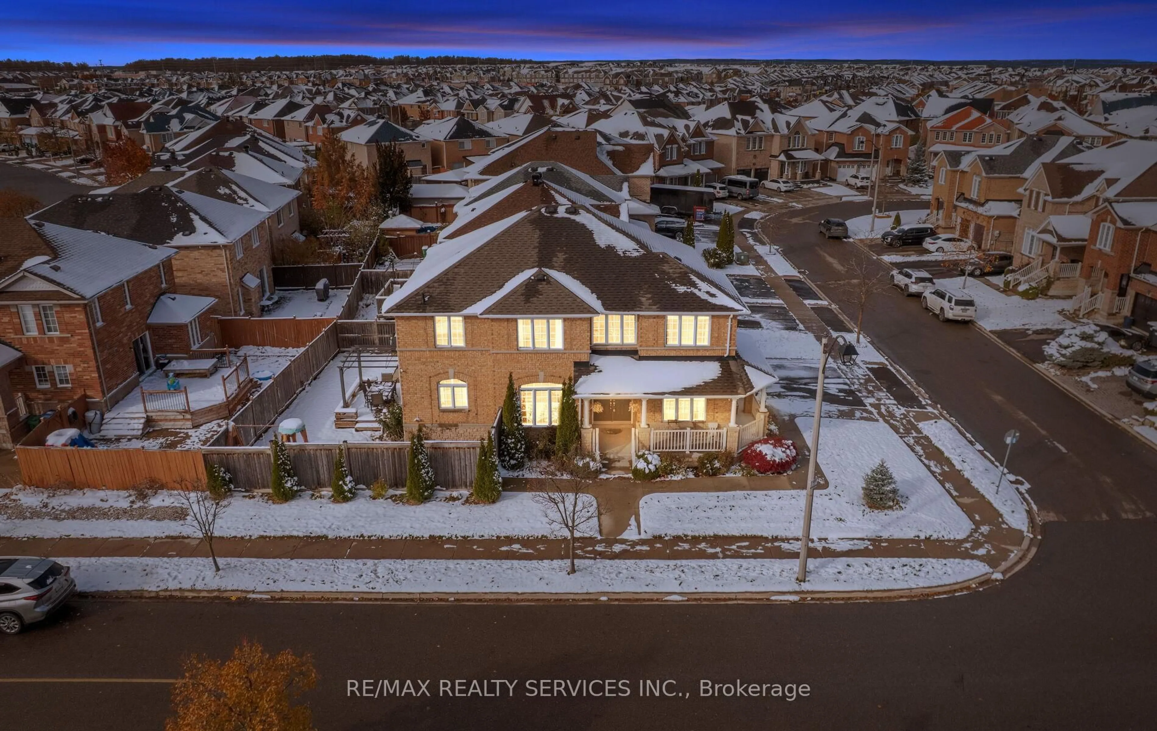 A pic from outside/outdoor area/front of a property/back of a property/a pic from drone, street for 192 Sugarhill Dr, Brampton Ontario L7A 3X6