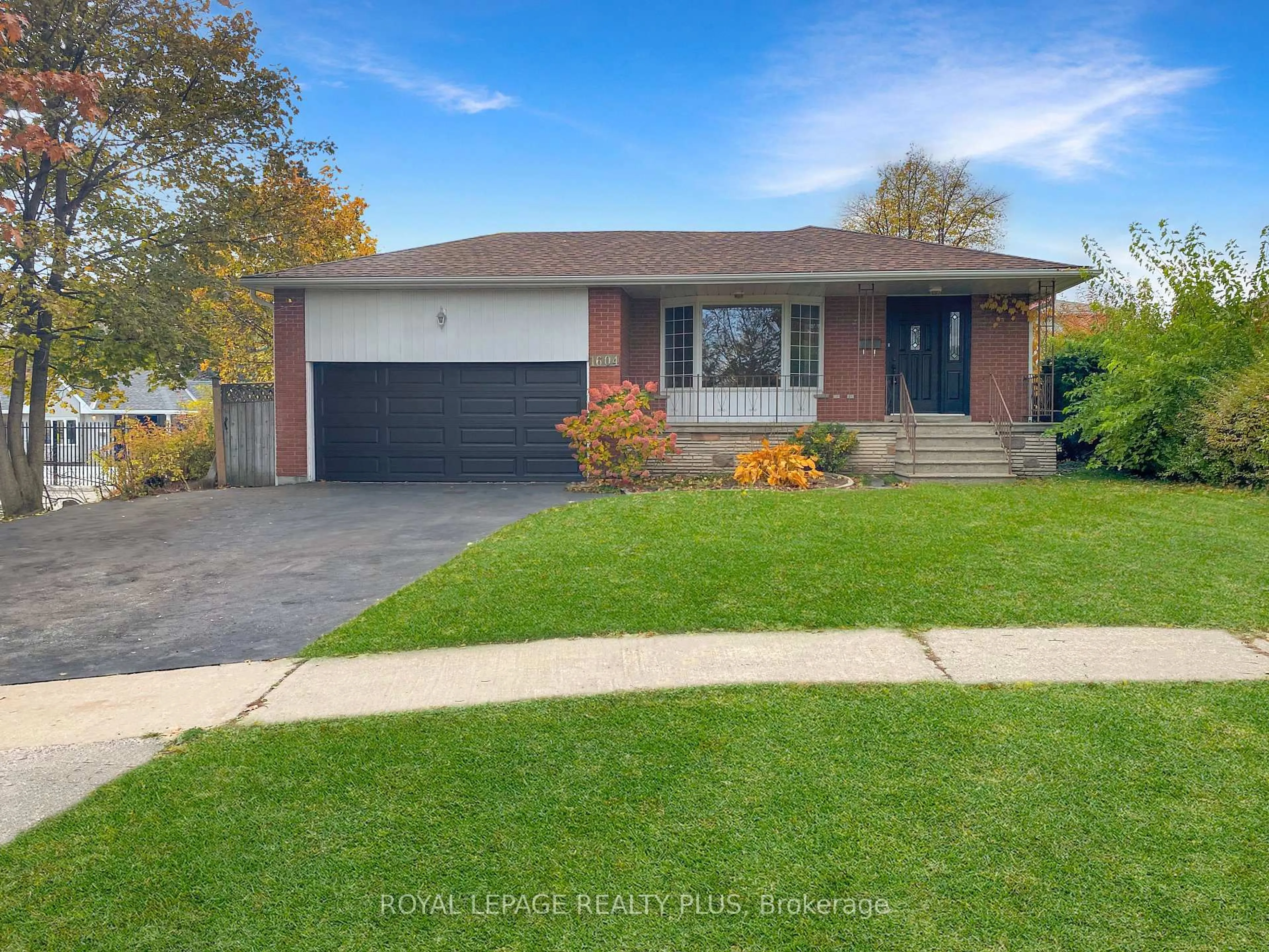 Home with brick exterior material, street for 1604 Clarkson Rd, Mississauga Ontario L5J 2X2