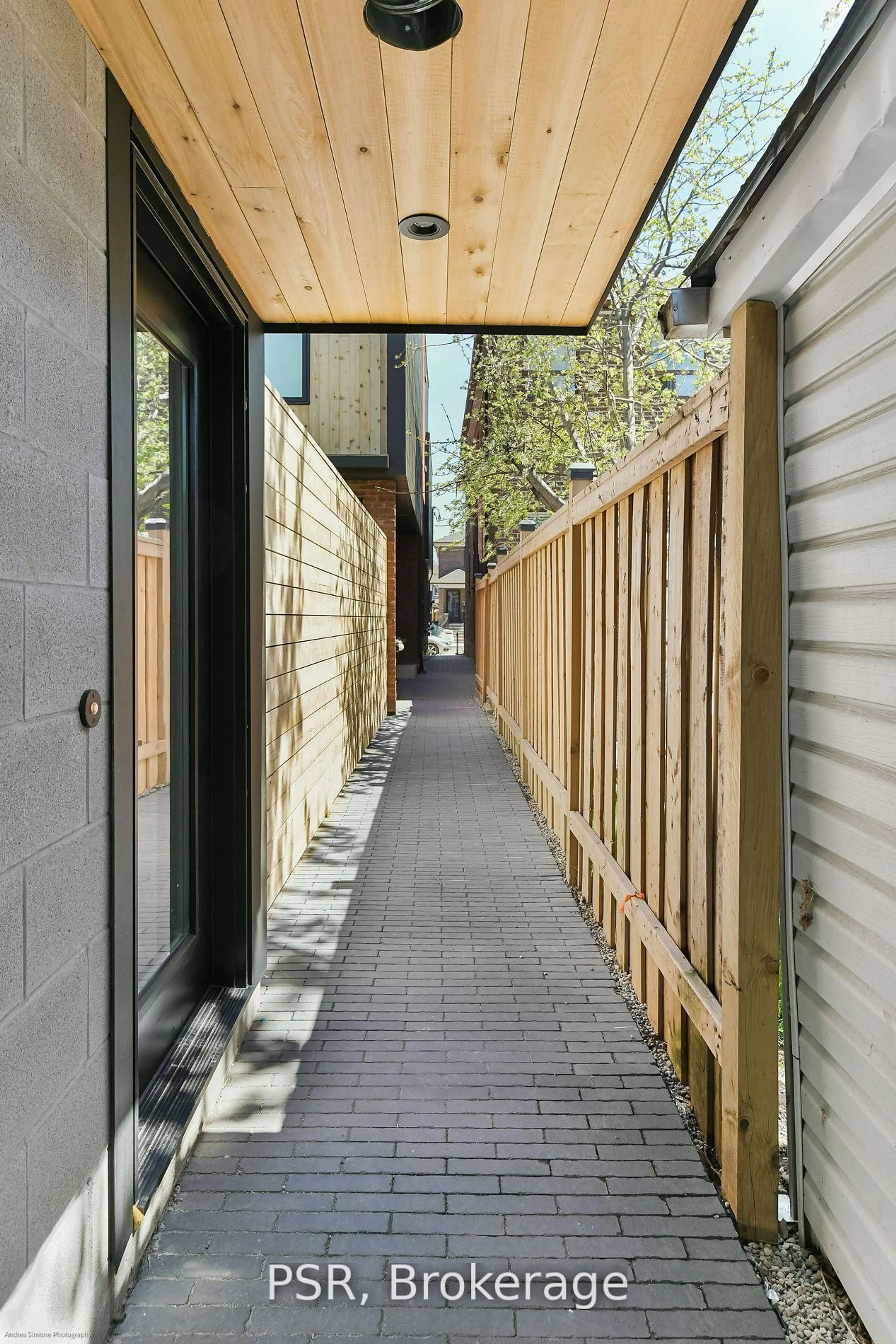 Unknown for 786 Ossington Ave #D, Toronto Ontario M6G 3V1