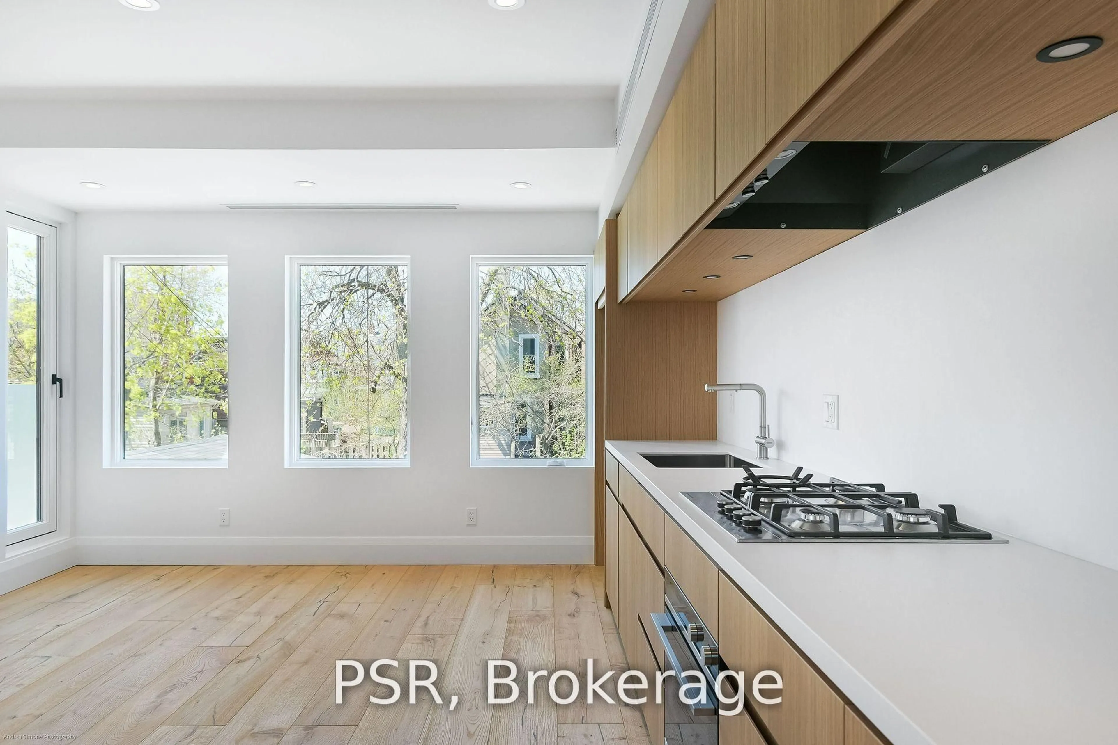 Unknown for 786 Ossington Ave #D, Toronto Ontario M6G 3V1