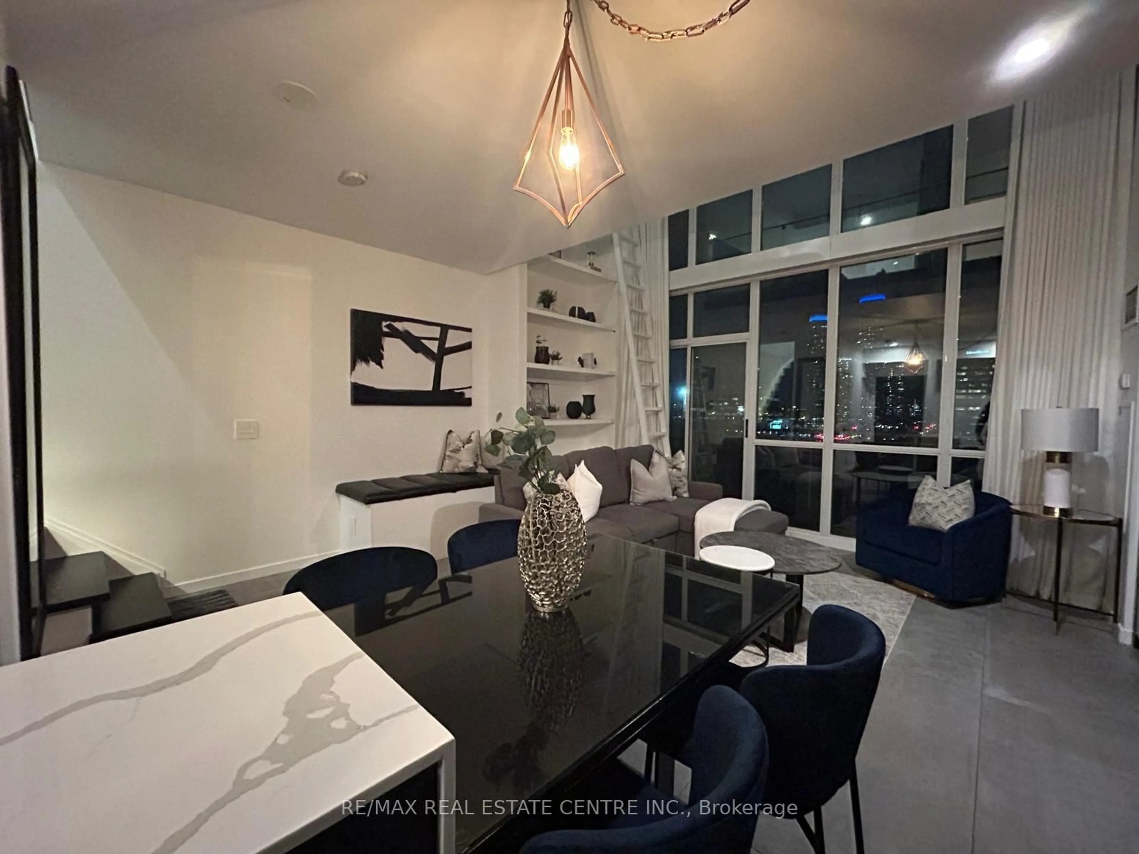 Dining room, ceramic/tile floor for 220 Burnhamthorpe Rd #503, Mississauga Ontario L5B 4N4