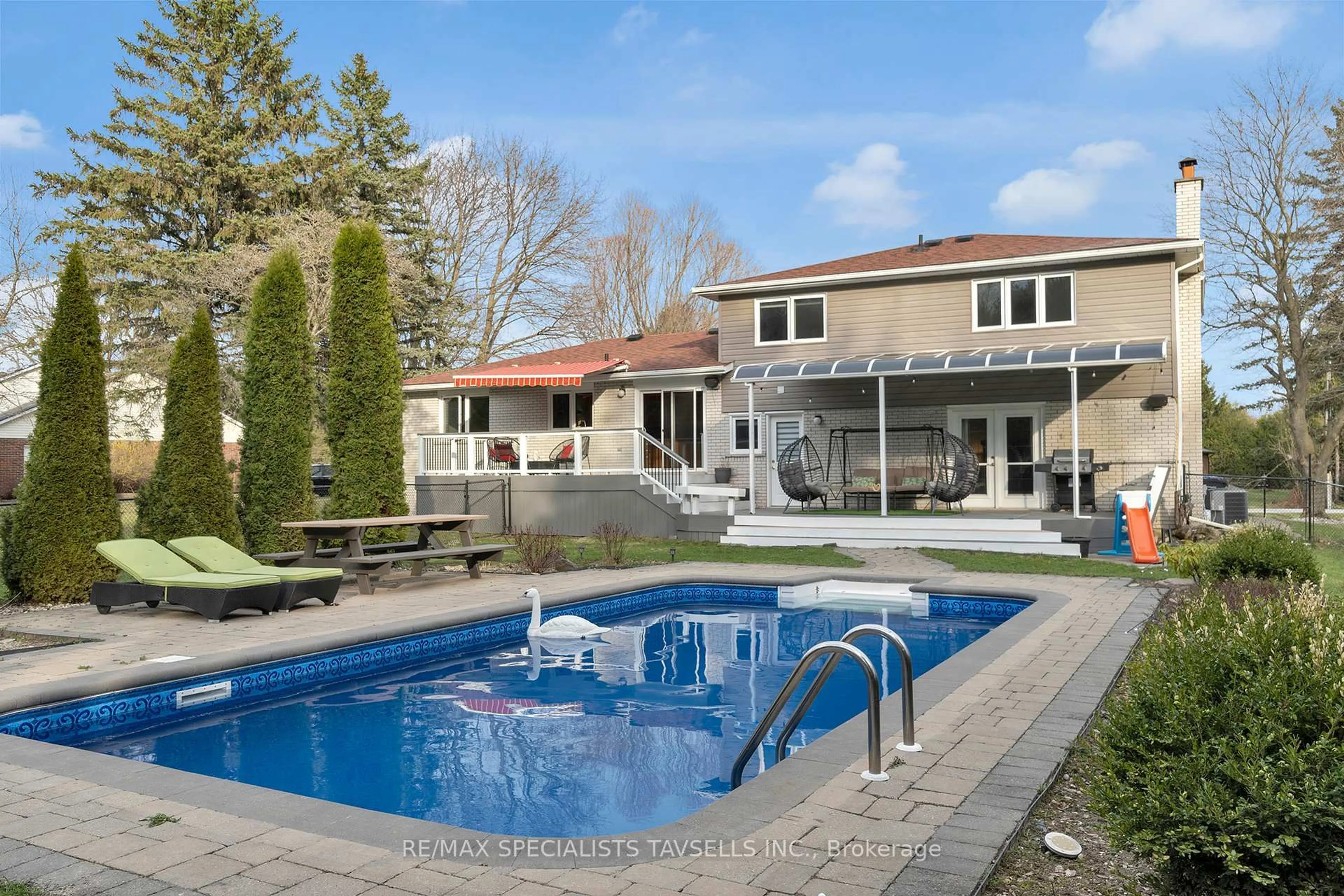 Pool for 1677 Vaughan Dr, Caledon Ontario L7K 1C4