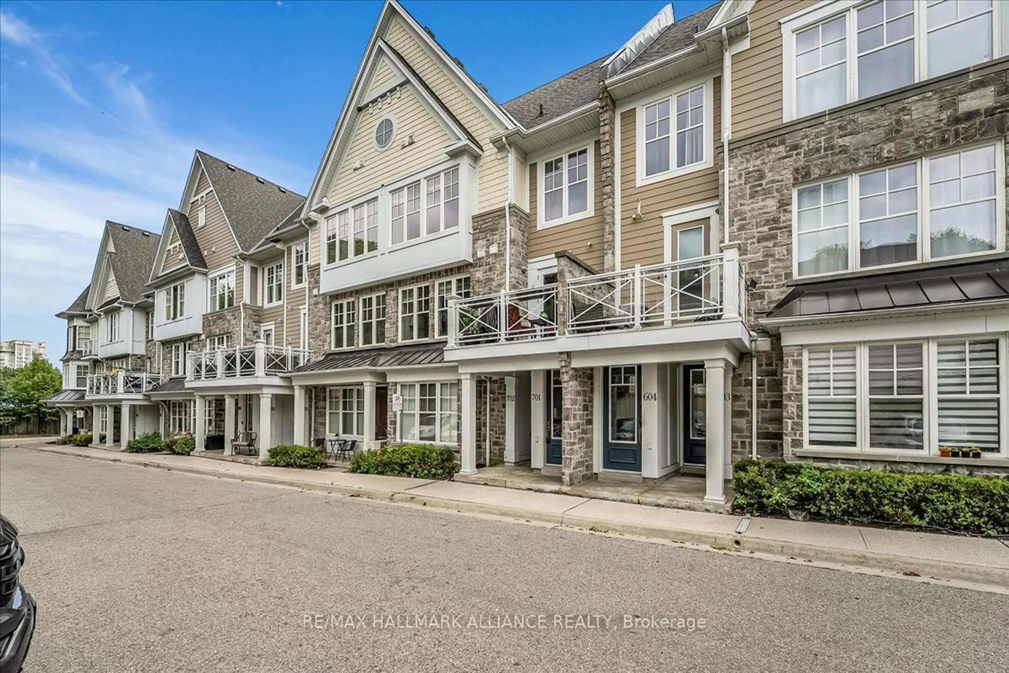 Patio, street for 1011 Deta Rd #701, Mississauga Ontario L5E 0A2