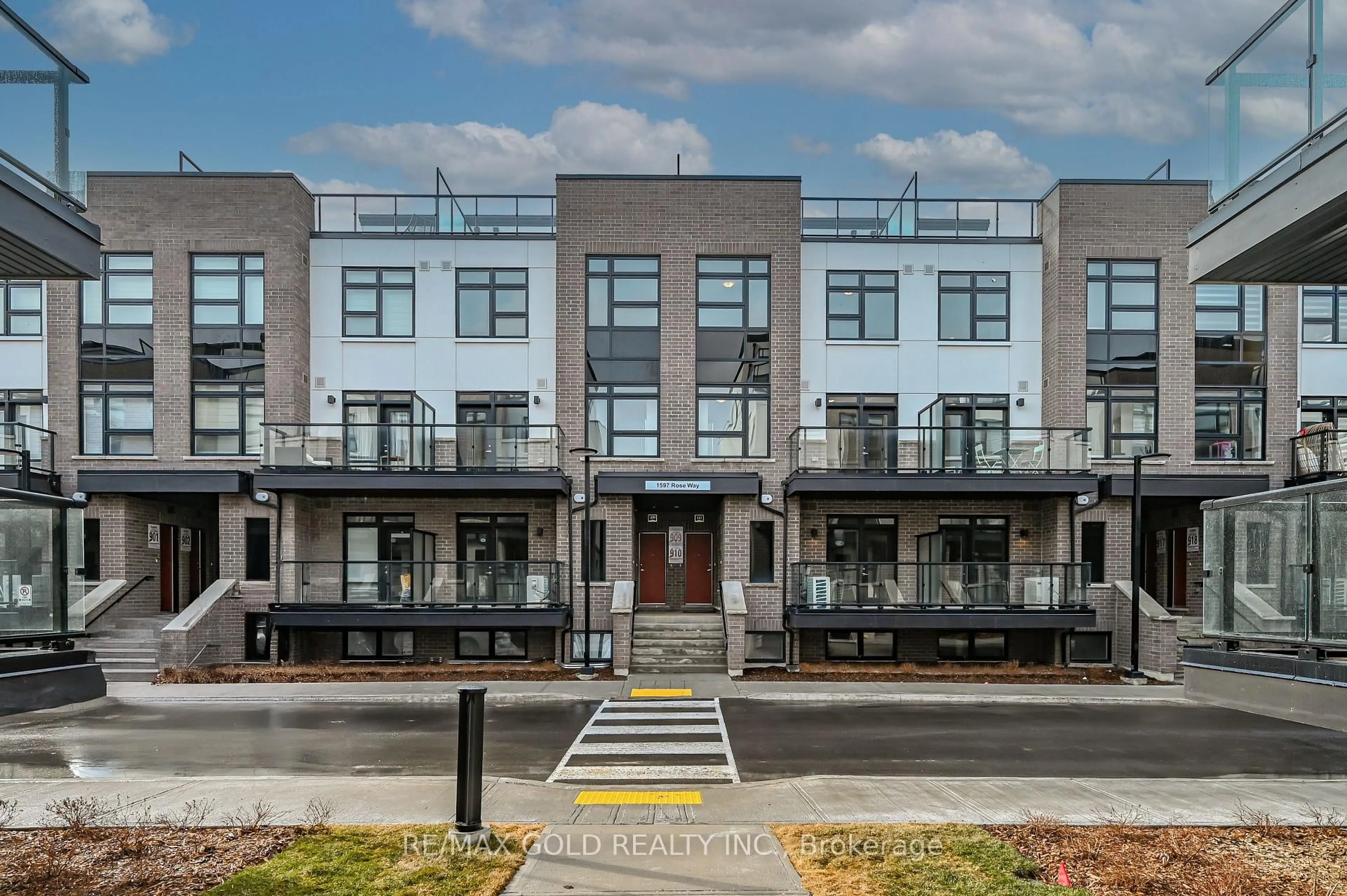 Patio, unknown for 1597 Rose Way #111, Milton Ontario L9E 1N4