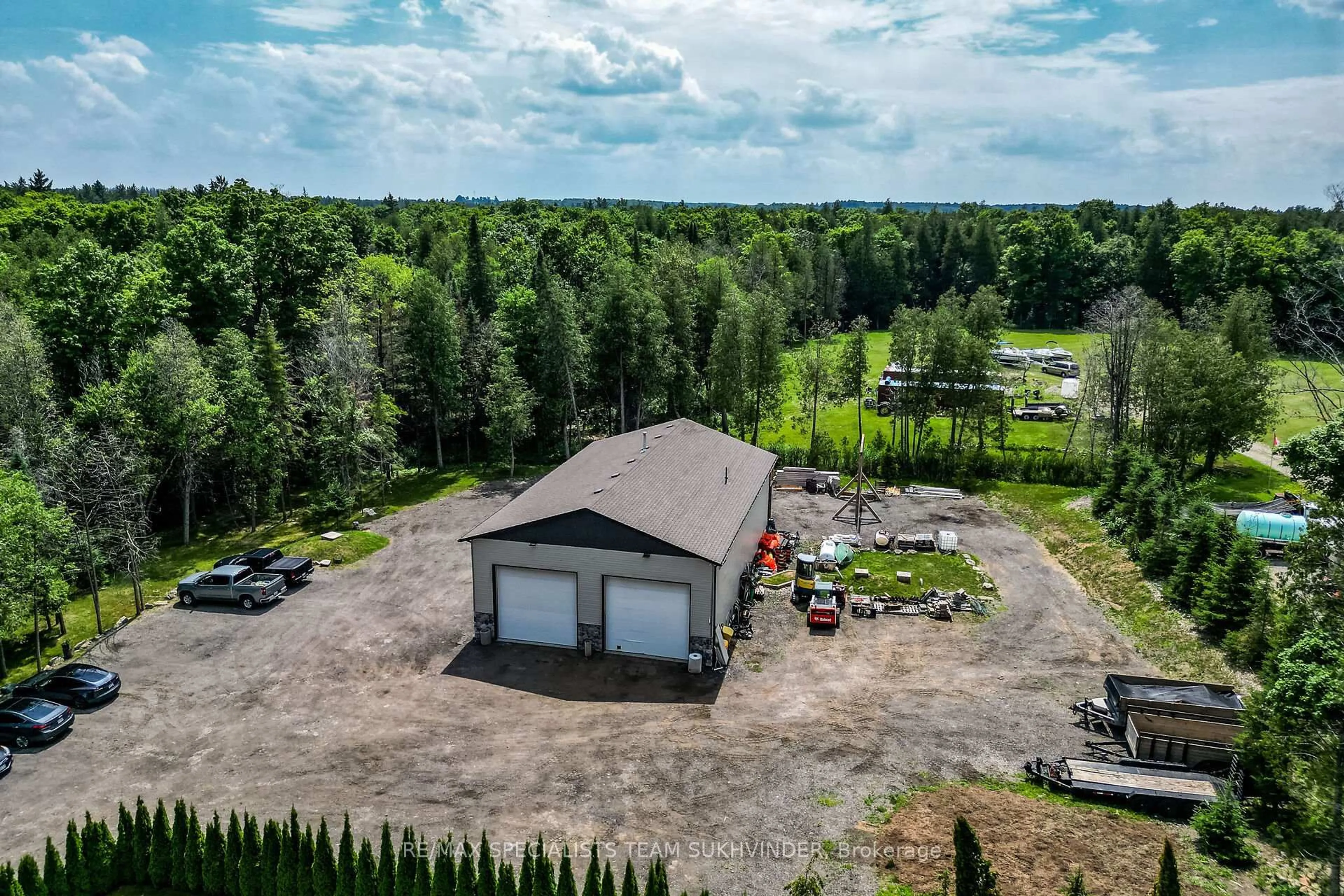 A pic from outside/outdoor area/front of a property/back of a property/a pic from drone, unknown for 13640 Guelph Line, Milton Ontario L0P 1B0