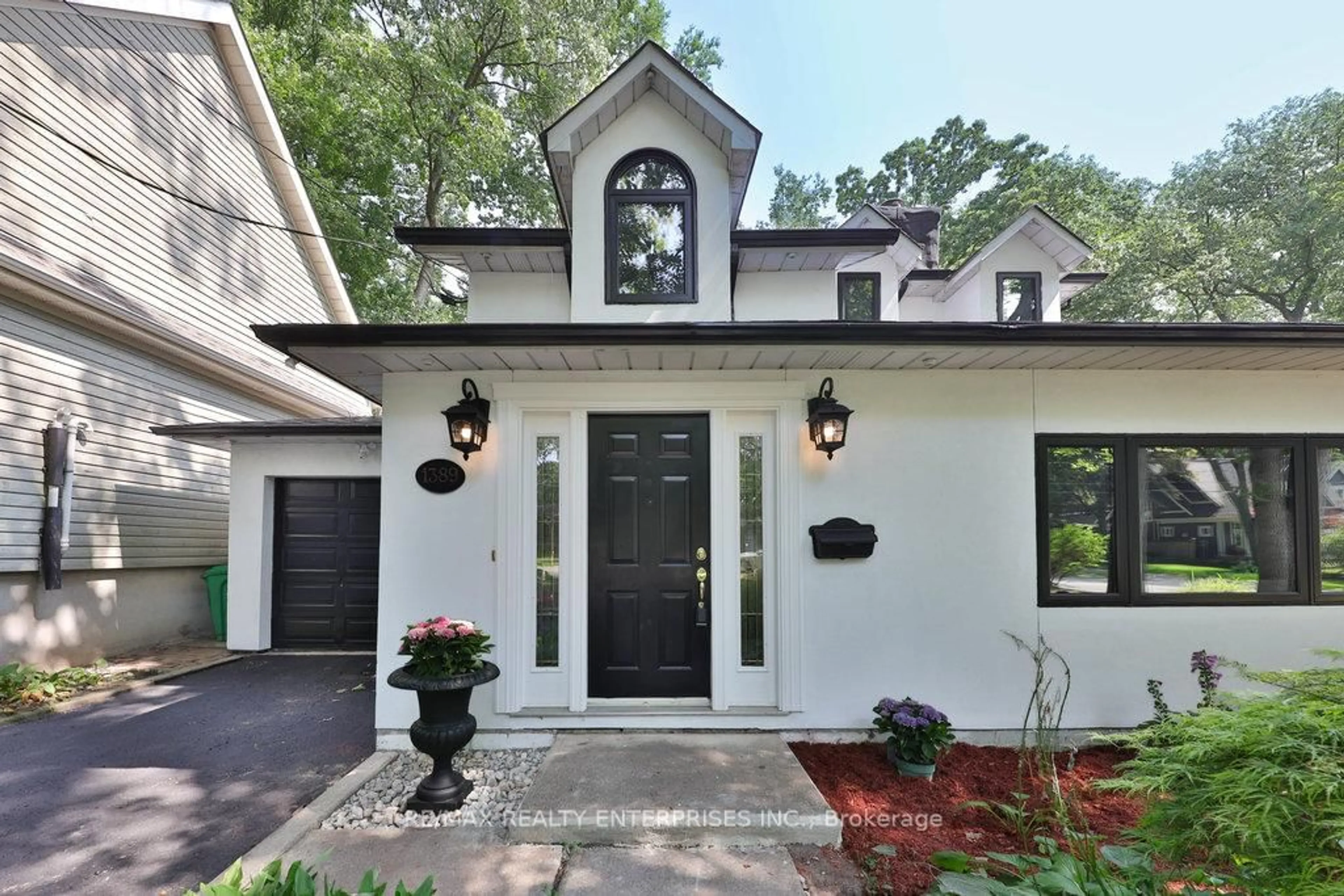 Home with brick exterior material, street for 1389 Milton Ave, Mississauga Ontario L5G 3C5