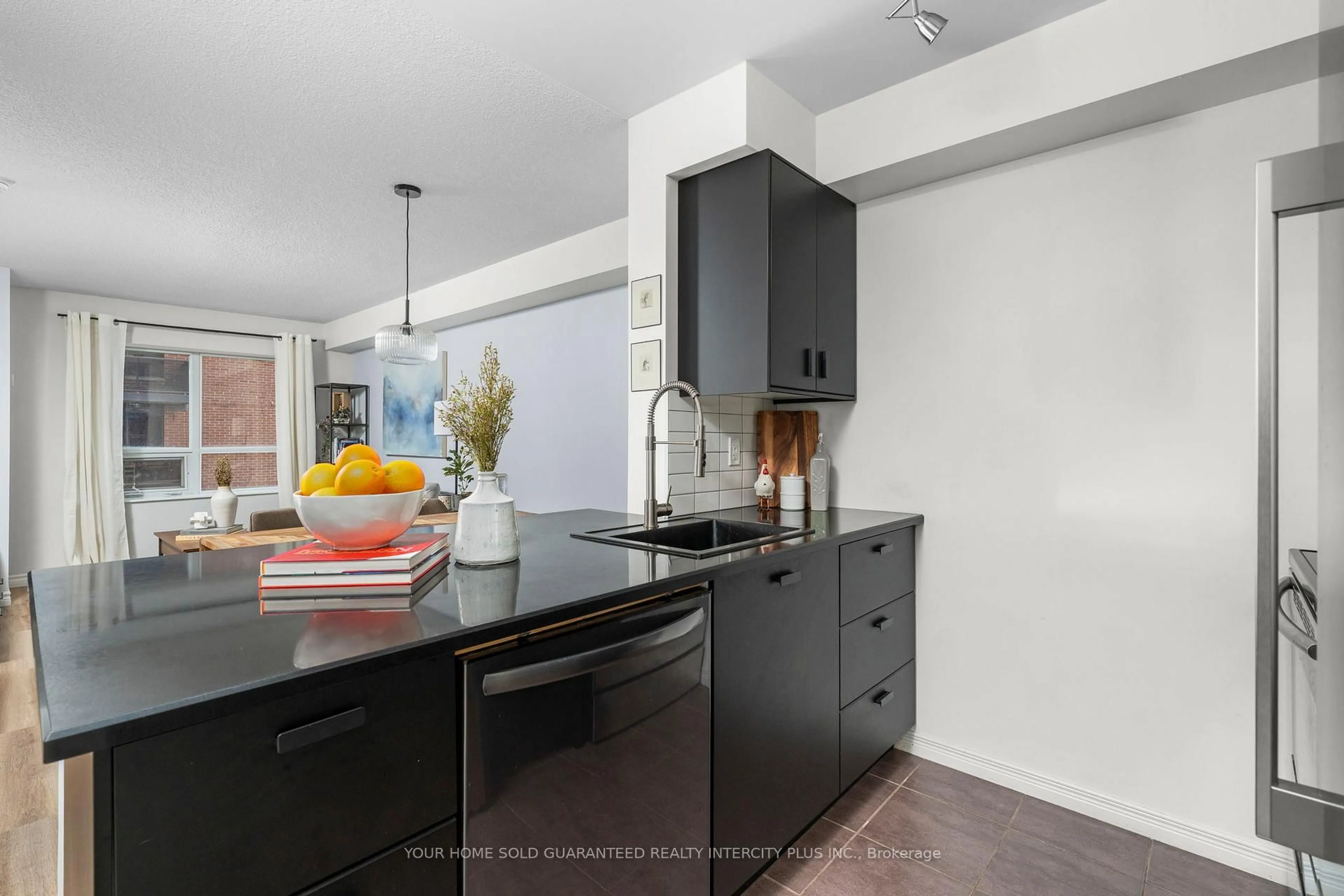 Open concept kitchen, ceramic/tile floor for 60 Heintzman St #934, Toronto Ontario M6P 5A1