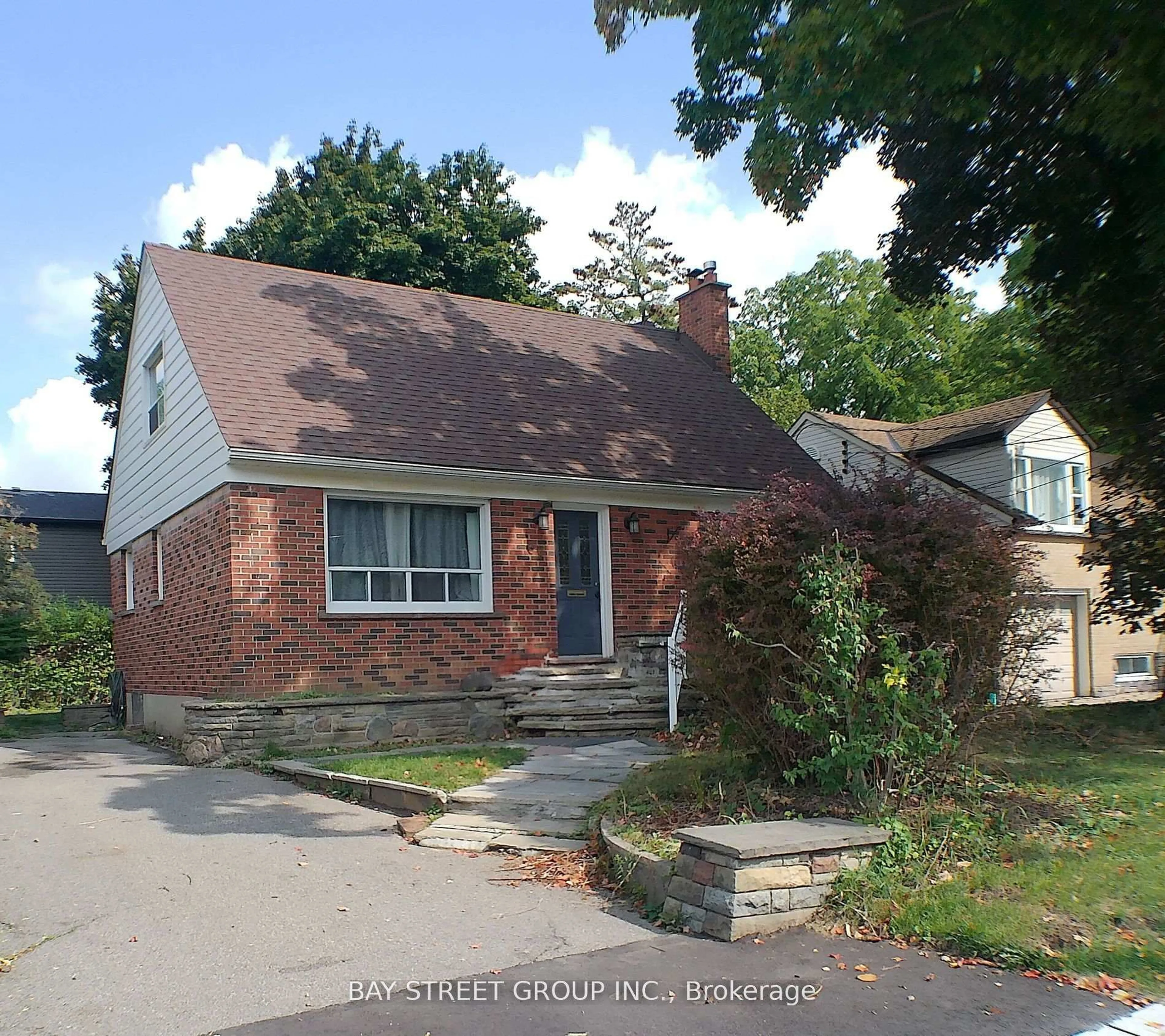 Home with brick exterior material, street for 60 Mary St, Brampton Ontario L6W 2R3