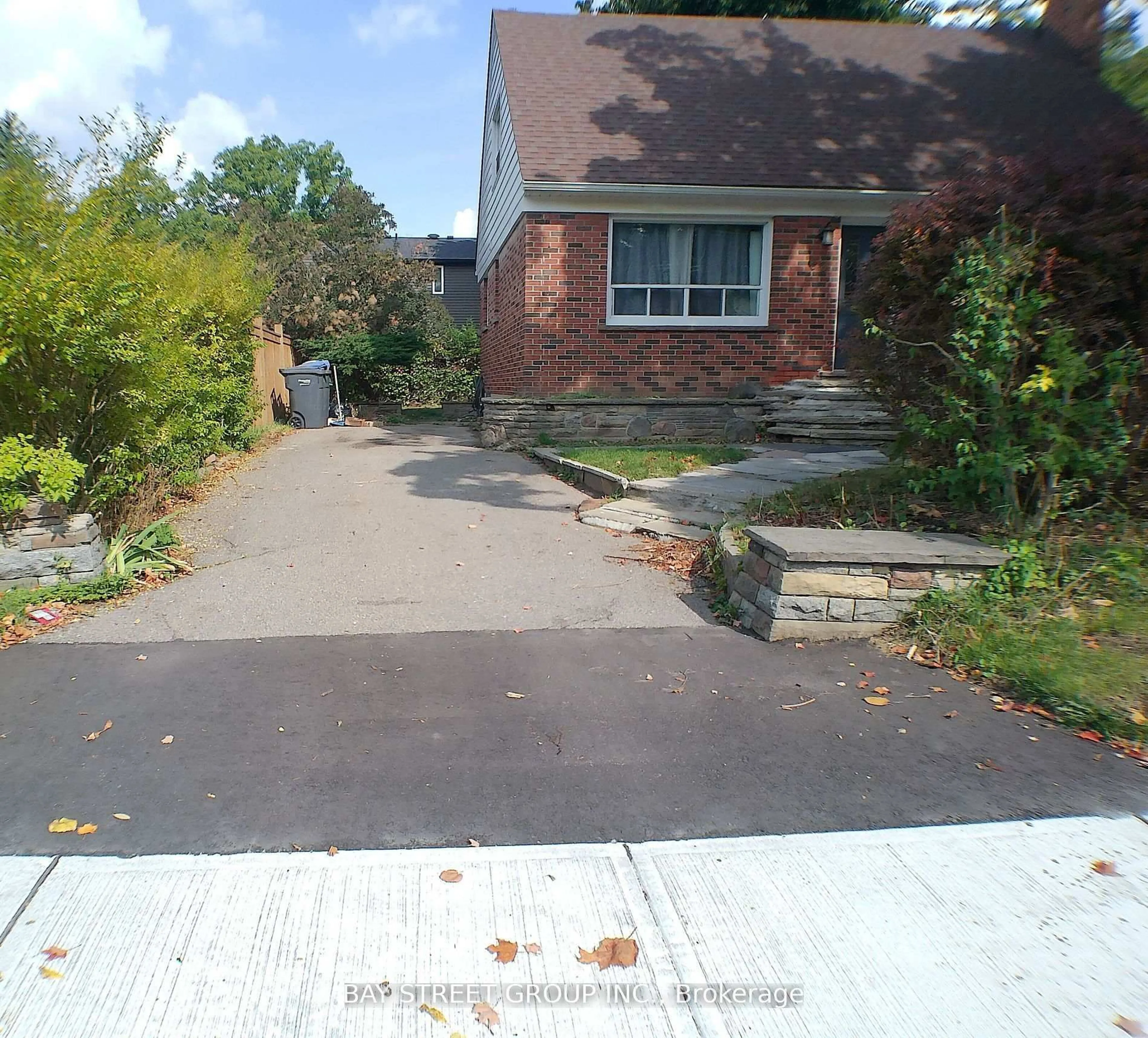 Unknown for 60 Mary St, Brampton Ontario L6W 2R3