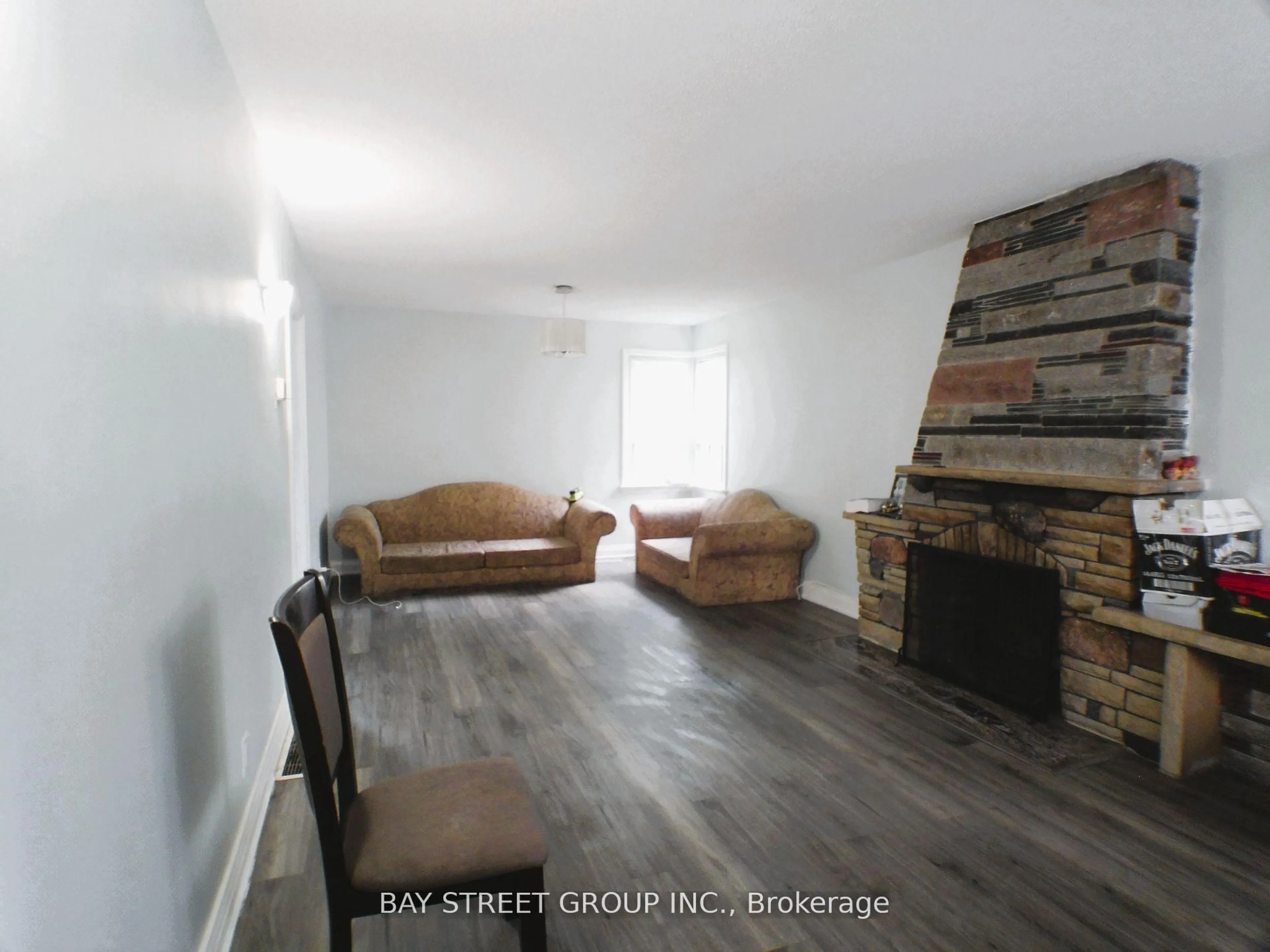 A pic of a room for 60 Mary St, Brampton Ontario L6W 2R3