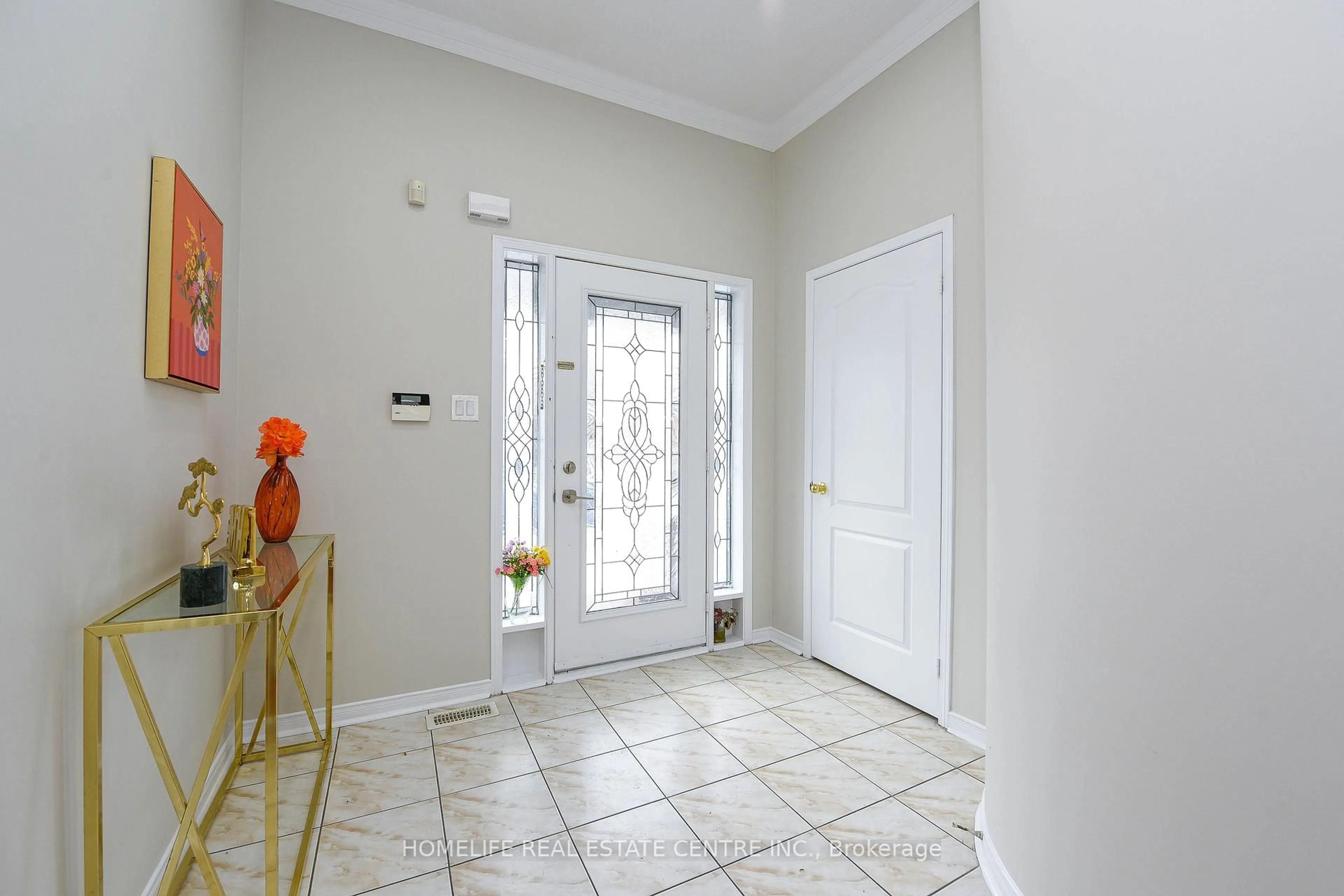 Indoor foyer for 60 Ferncastle Cres, Brampton Ontario L7A 3P3
