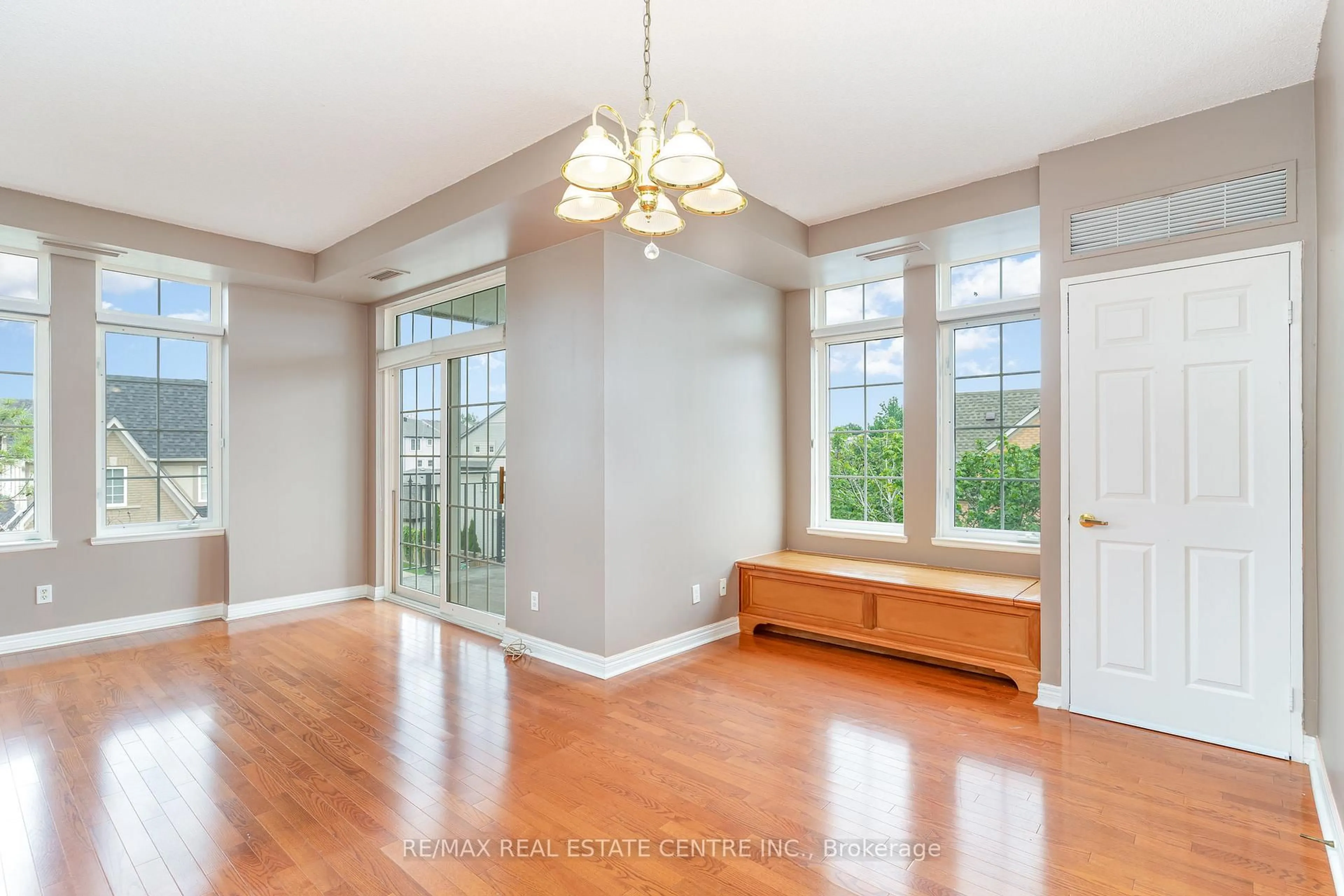 Unknown for 2301 Parkhaven Blvd #410, Oakville Ontario L6H 6V6