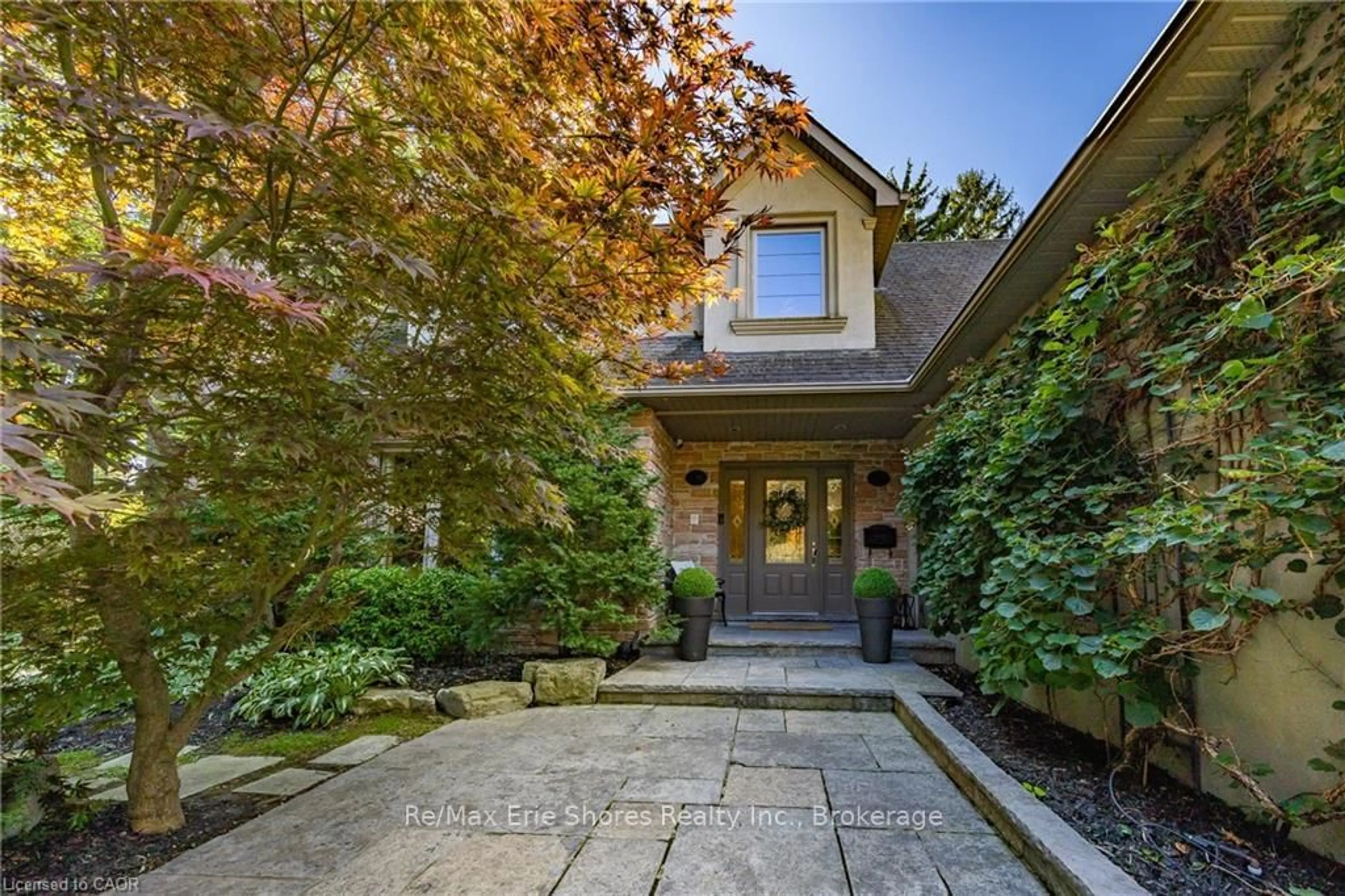 Home with brick exterior material, street for 1338 Prince Albert Crt, Mississauga Ontario L5H 3S1