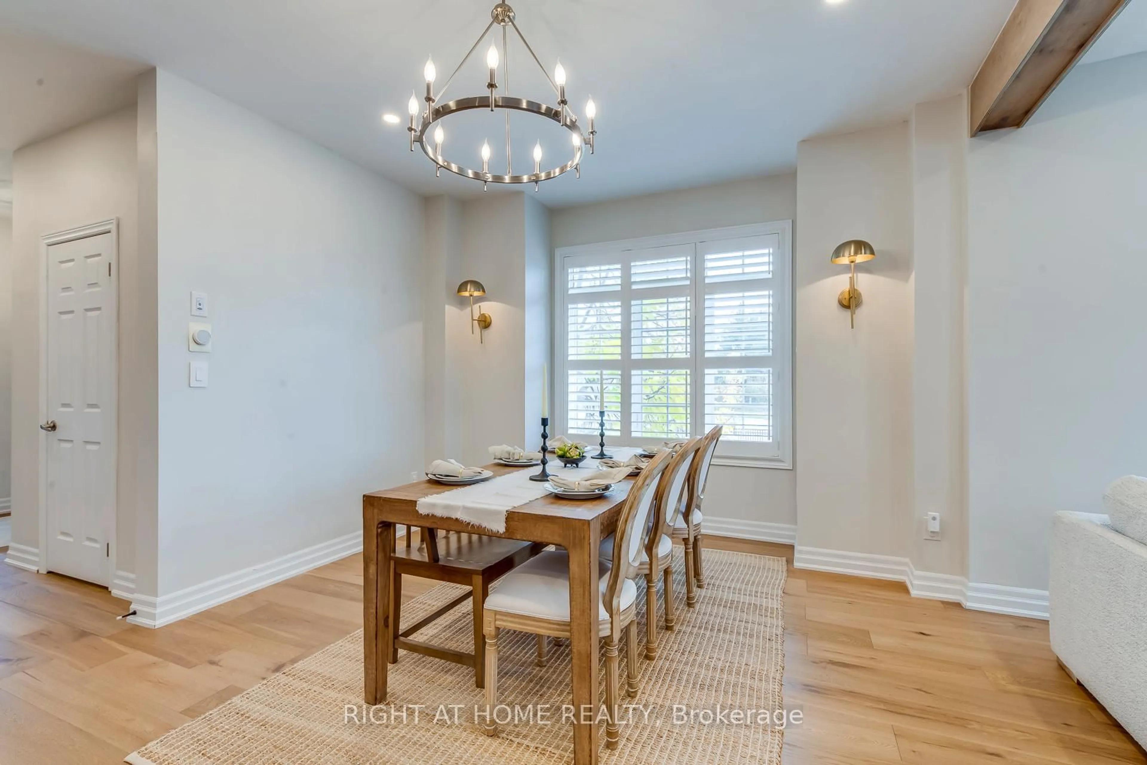 Dining room, wood/laminate floor for 10 Cedarholme Ave, Caledon Ontario L7C 3S9