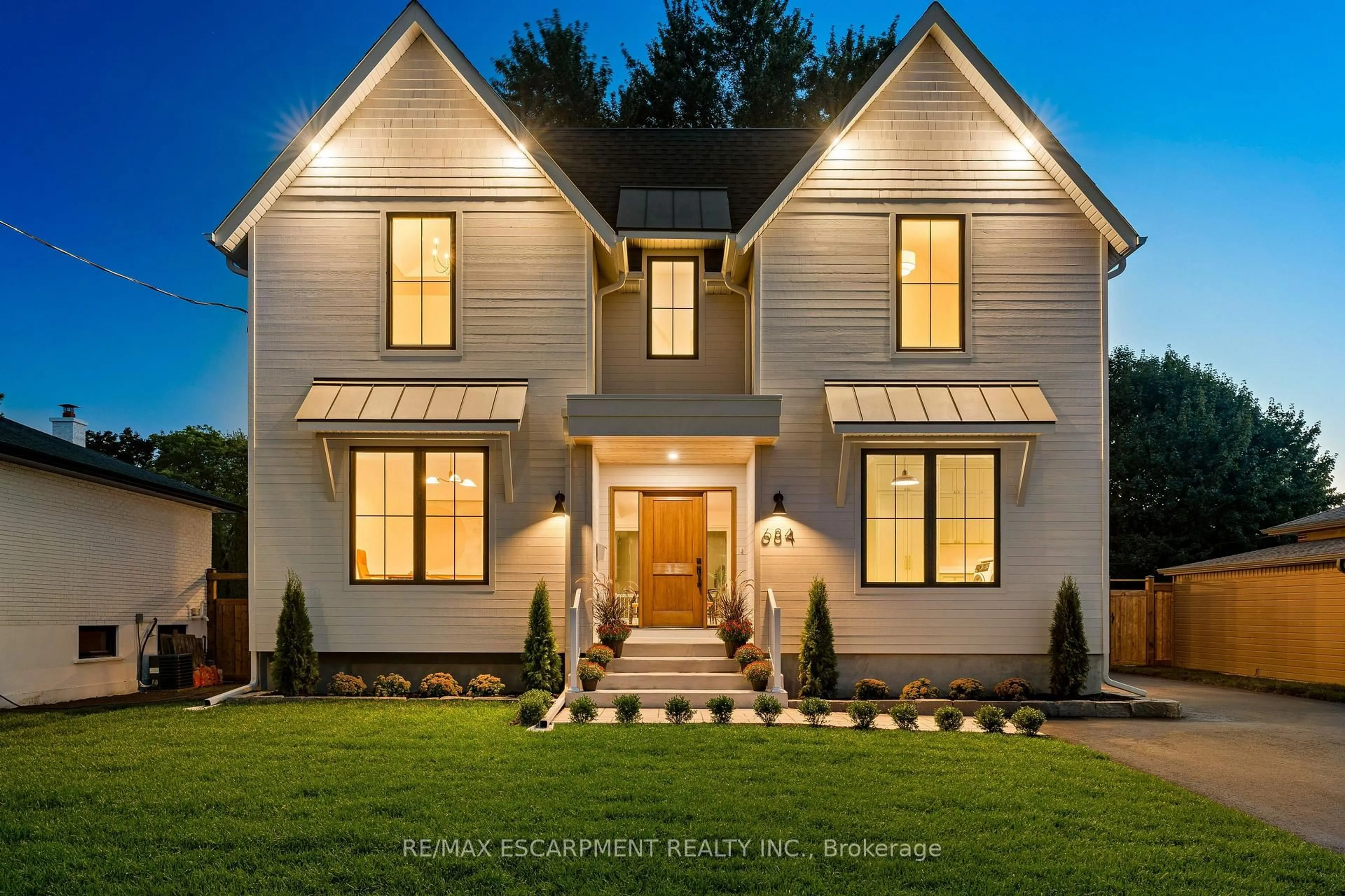 Home with brick exterior material, street for 684 Peele Blvd, Burlington Ontario L7R 3B9