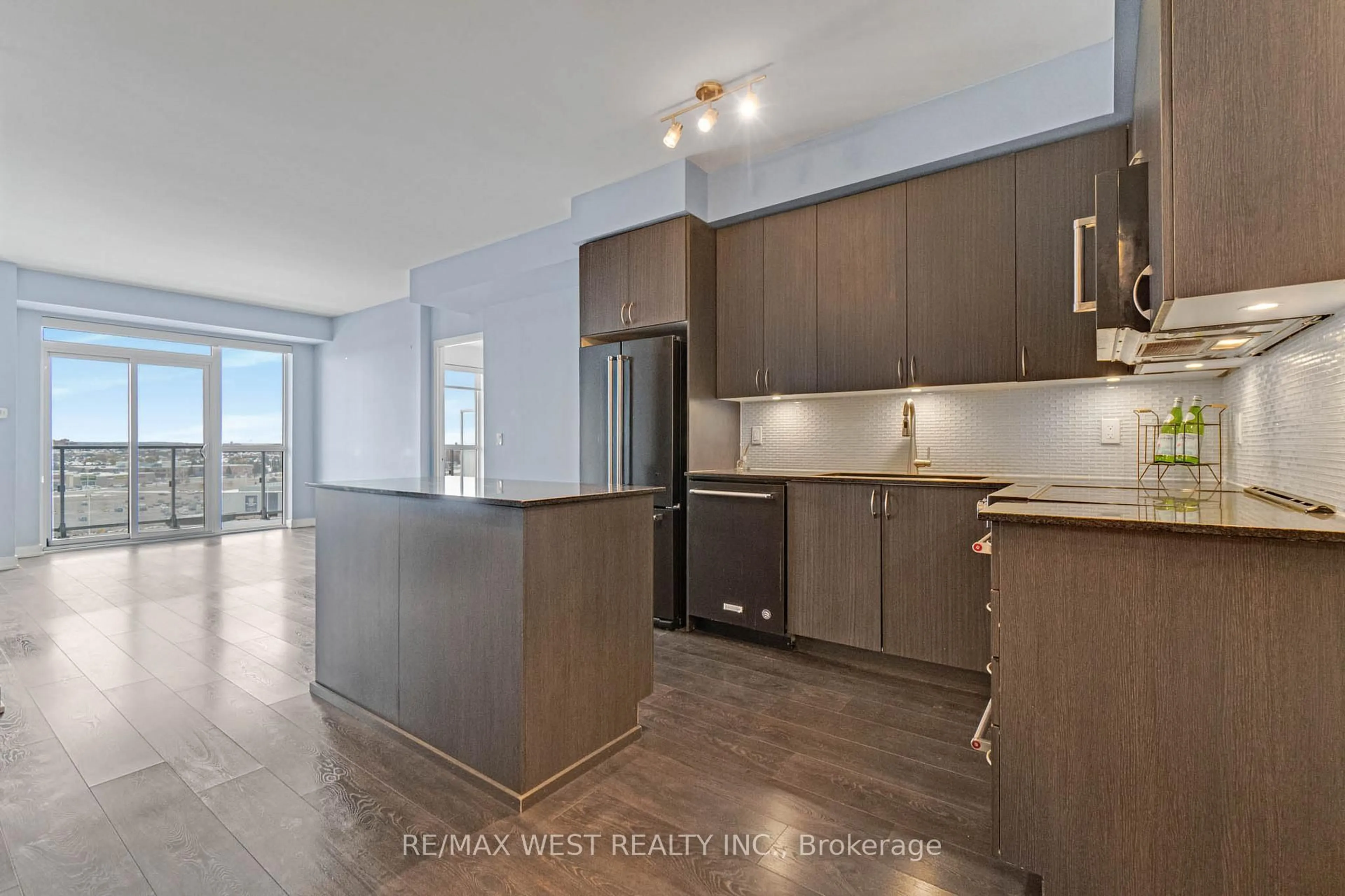 Open concept kitchen, unknown for 4655 Glen Erin Dr #1002, Mississauga Ontario L5M 0Z1