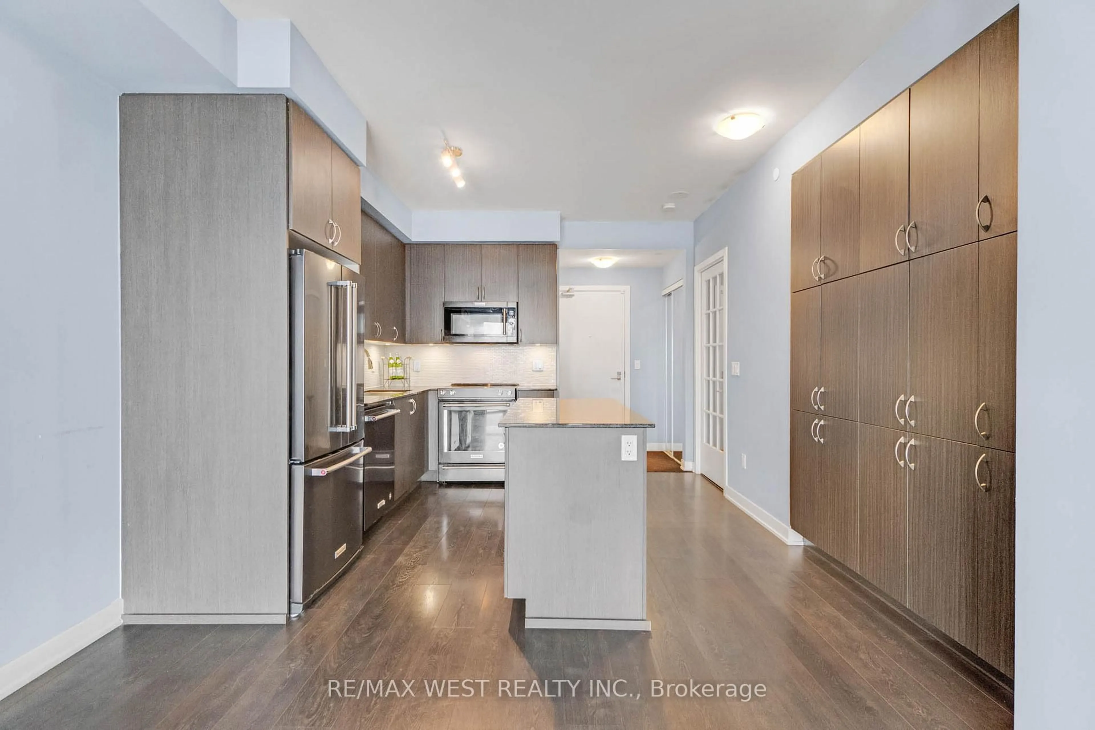 Open concept kitchen, unknown for 4655 Glen Erin Dr #1002, Mississauga Ontario L5M 0Z1