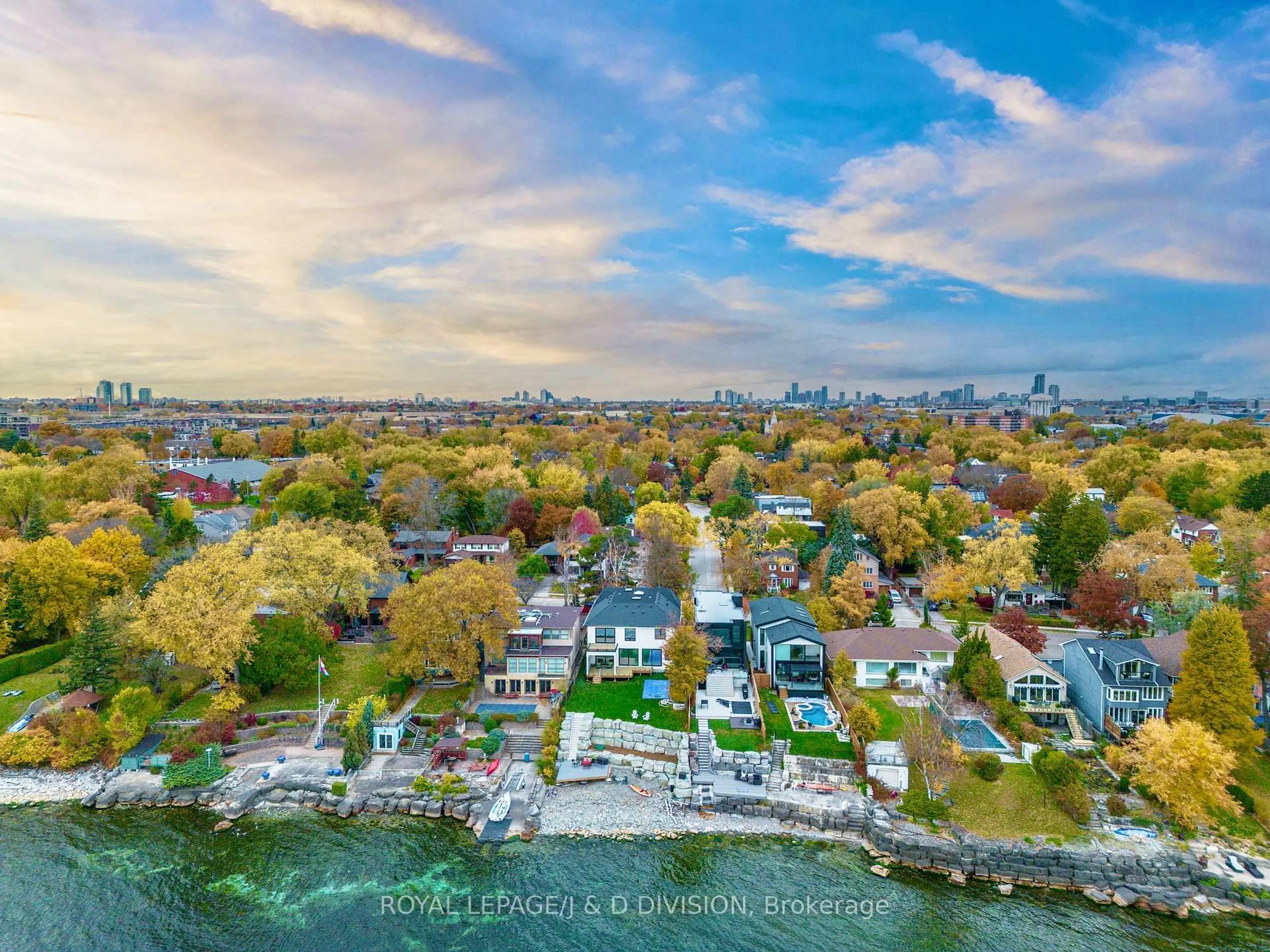 A pic from outside/outdoor area/front of a property/back of a property/a pic from drone, water/lake/river/ocean view for 99 Lake Promenade, Toronto Ontario M8W 1A2