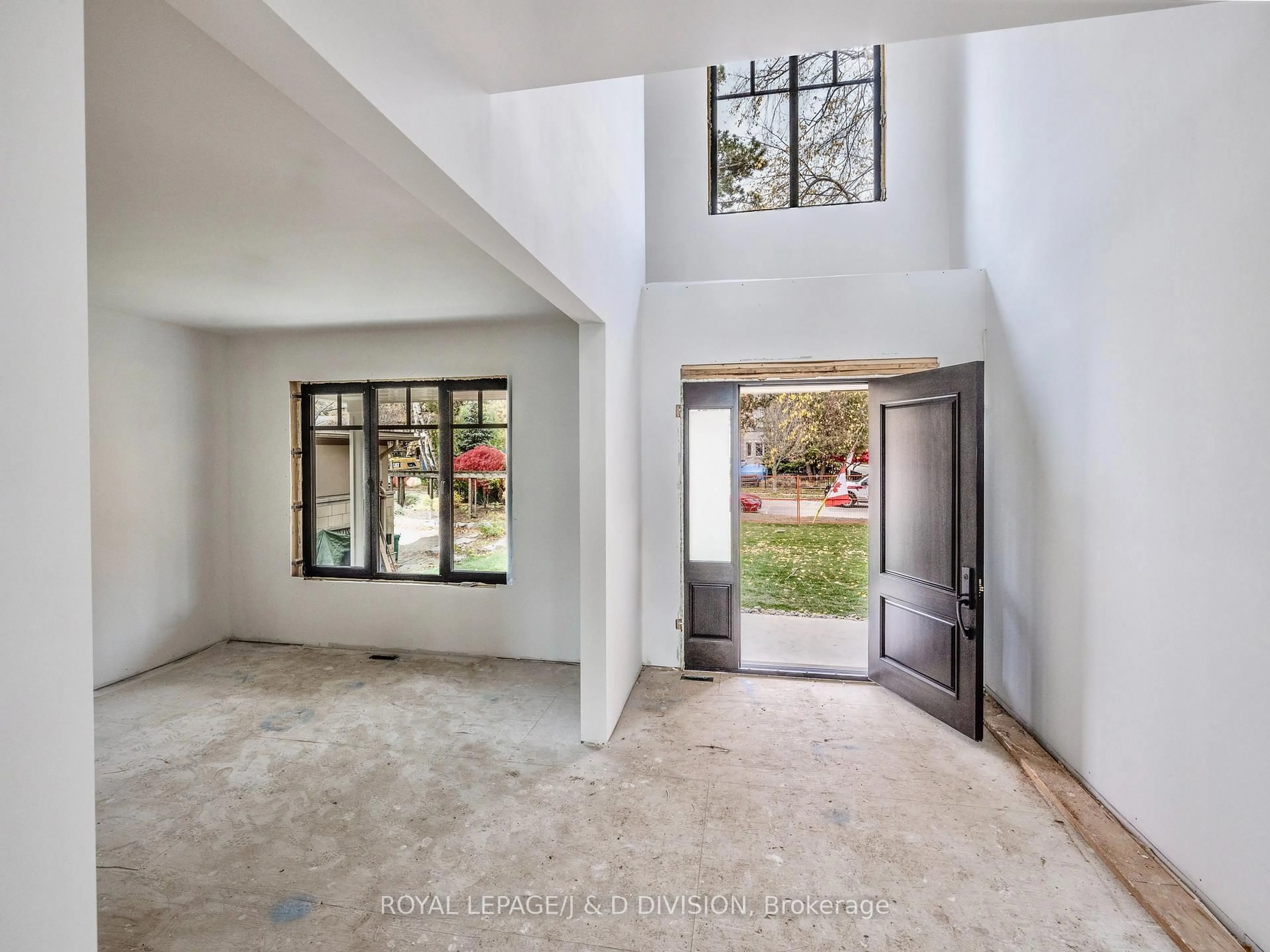 Indoor foyer for 99 Lake Promenade, Toronto Ontario M8W 1A2