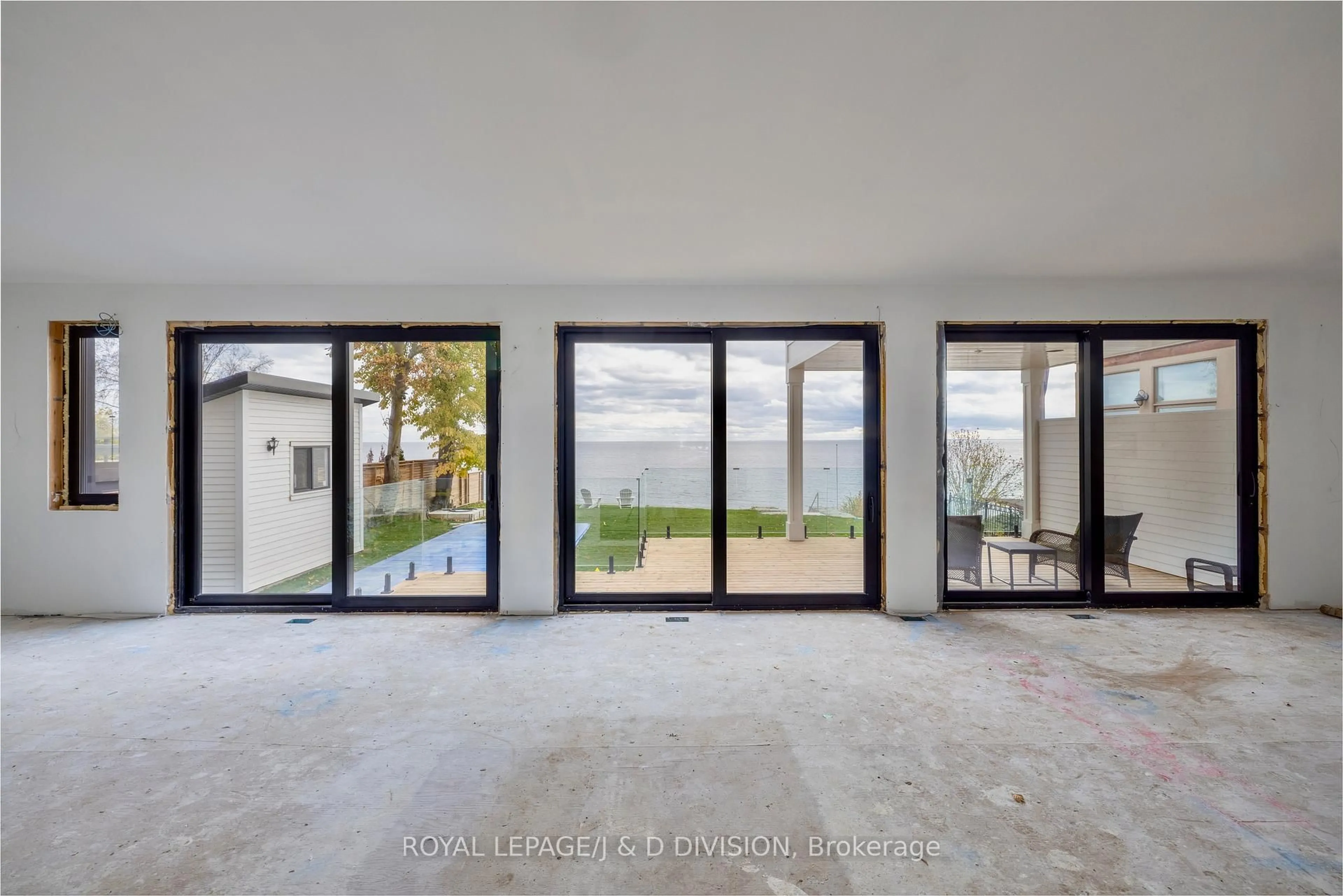 Indoor foyer for 99 Lake Promenade, Toronto Ontario M8W 1A2