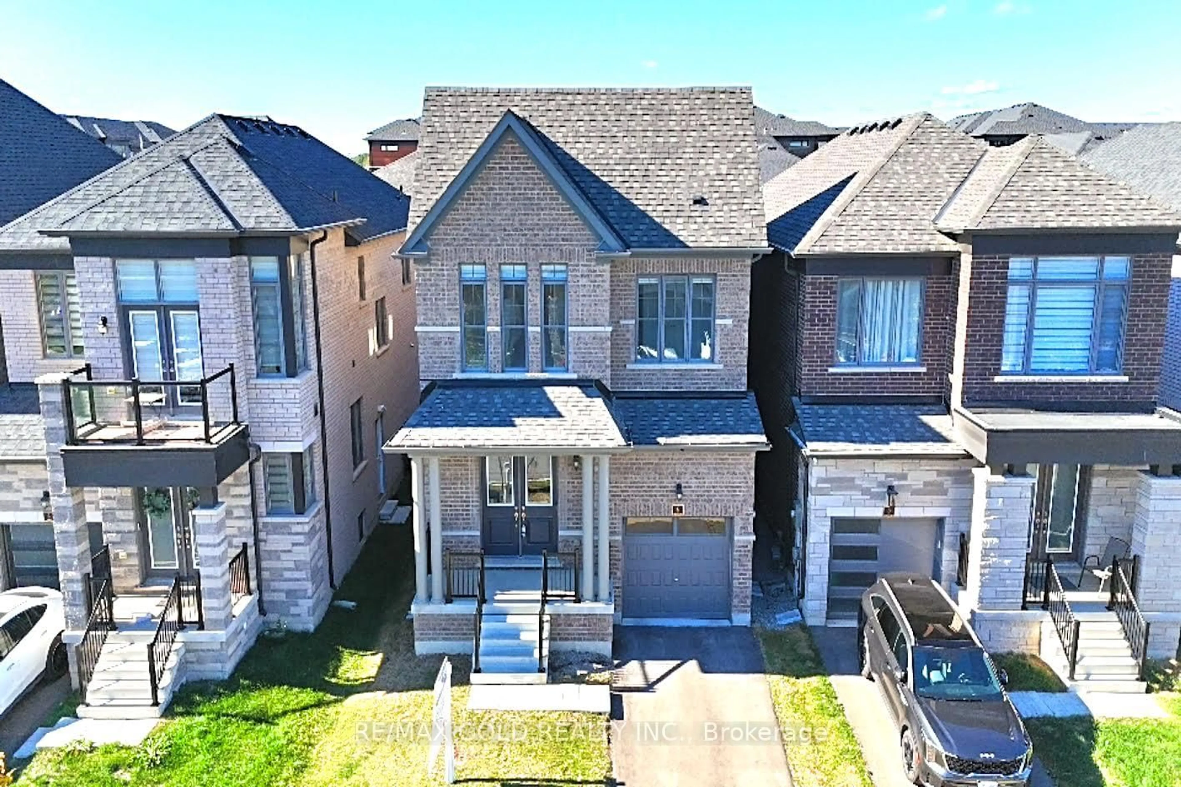 A pic from outside/outdoor area/front of a property/back of a property/a pic from drone, street for 6 Del Grappa St, Caledon Ontario L7C 4L1