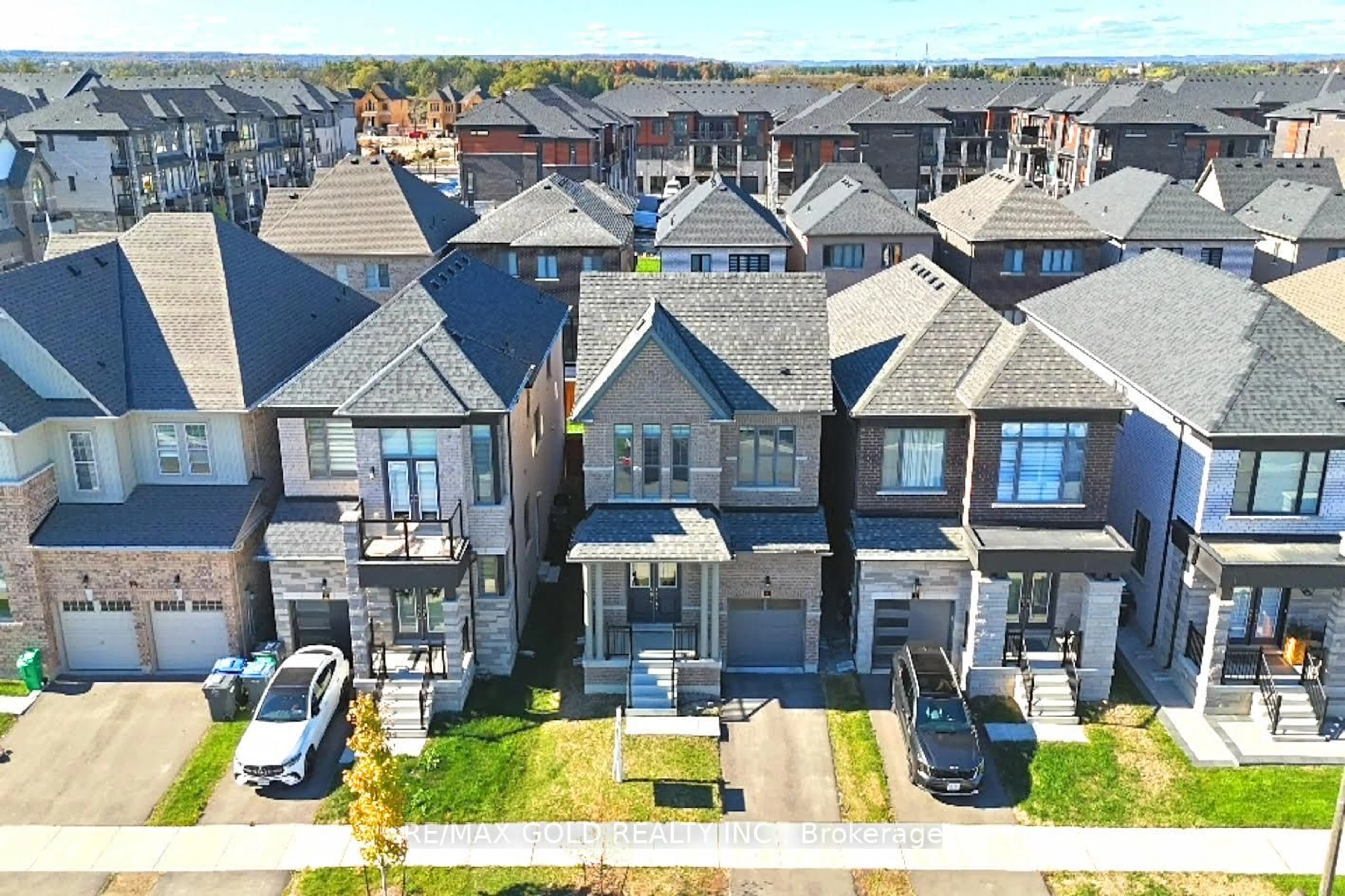A pic from outside/outdoor area/front of a property/back of a property/a pic from drone, street for 6 Del Grappa St, Caledon Ontario L7C 4L1