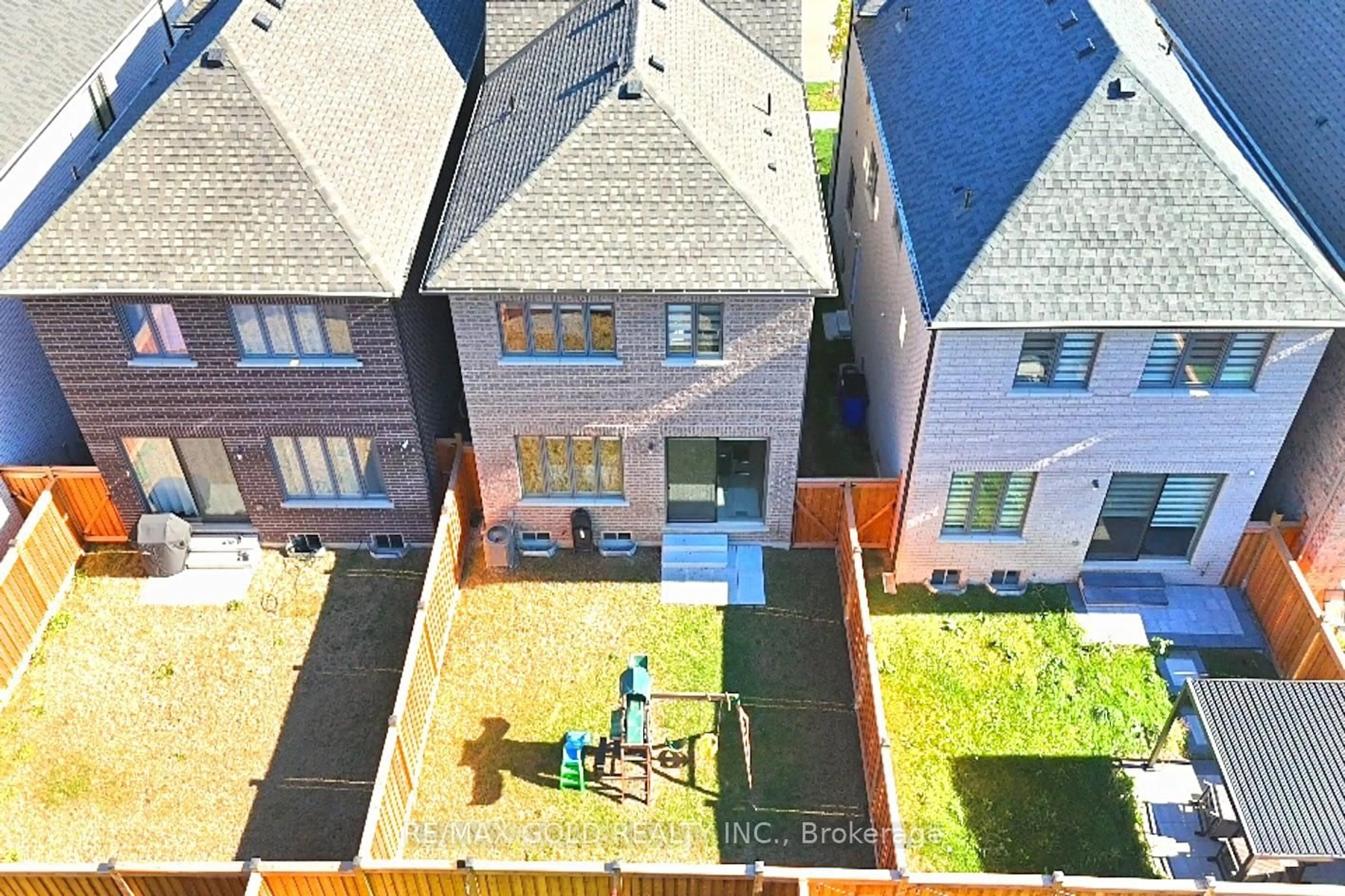 A pic from outside/outdoor area/front of a property/back of a property/a pic from drone, unknown for 6 Del Grappa St, Caledon Ontario L7C 4L1
