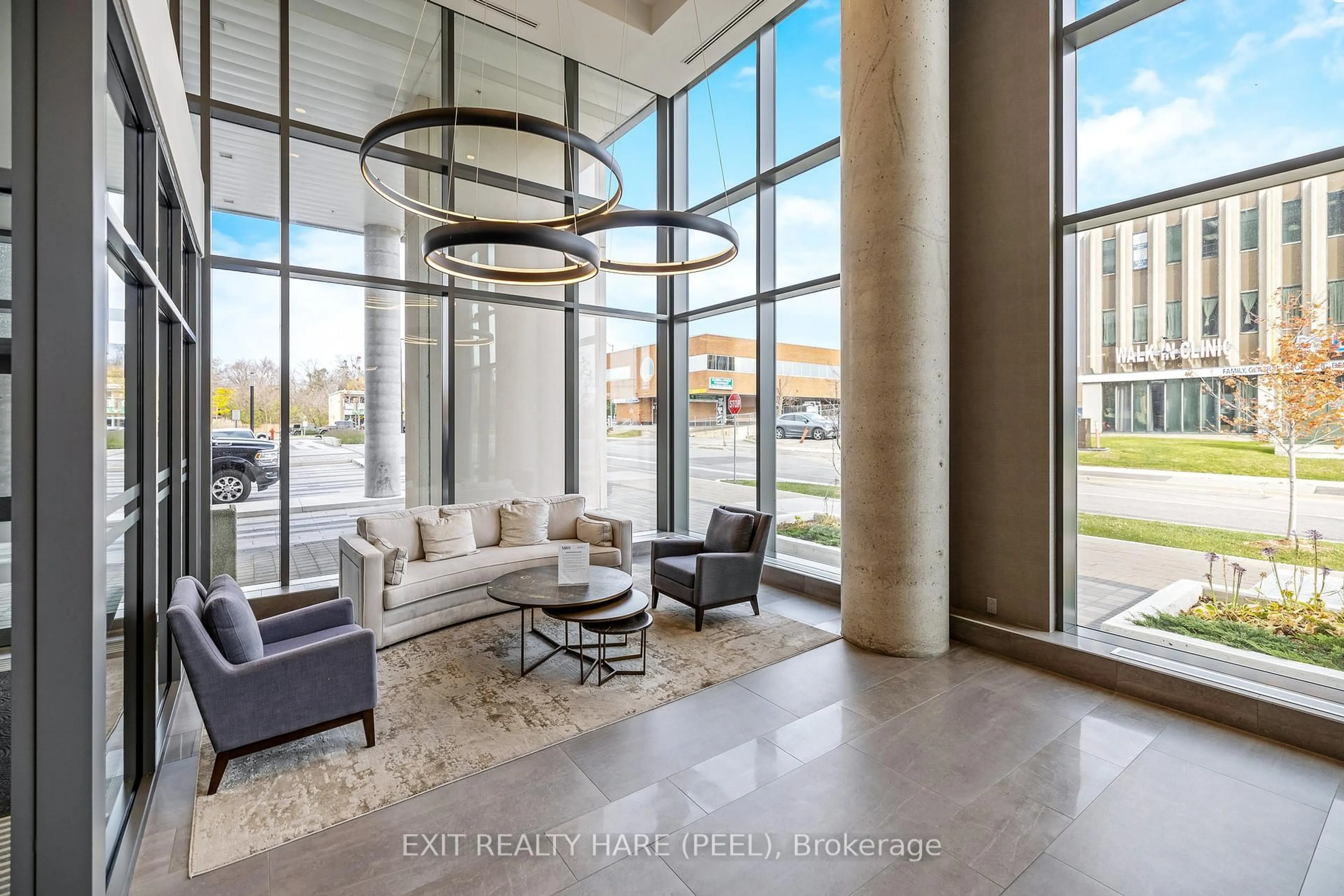 Indoor foyer for 15 Lynch St #901, Brampton Ontario L6W 0C7