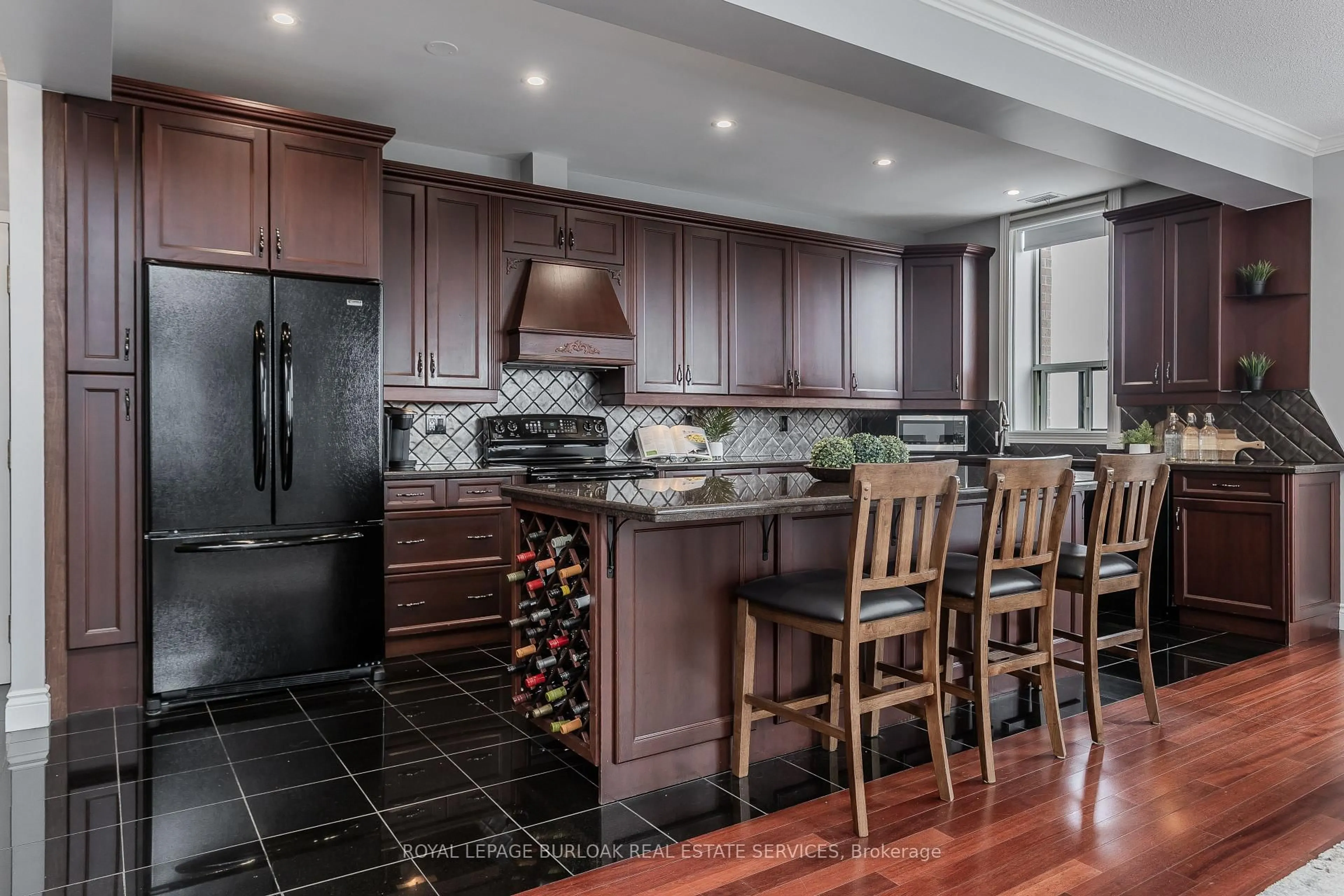 Unknown for 1270 Maple Crossing Blvd #PH2, Burlington Ontario L7S 2J3