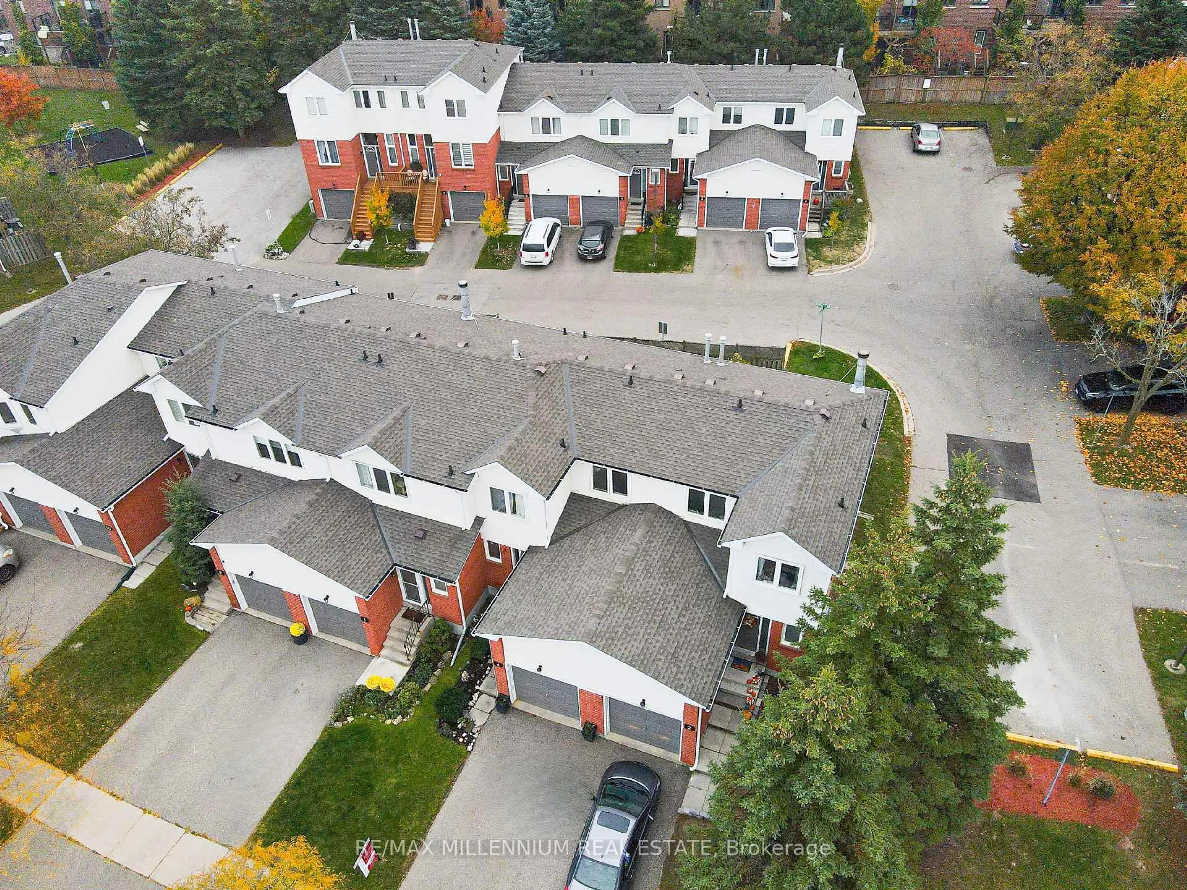 A pic from outside/outdoor area/front of a property/back of a property/a pic from drone, street for 4 Stewart Maclaren Rd, Halton Hills Ontario L7G 5L8