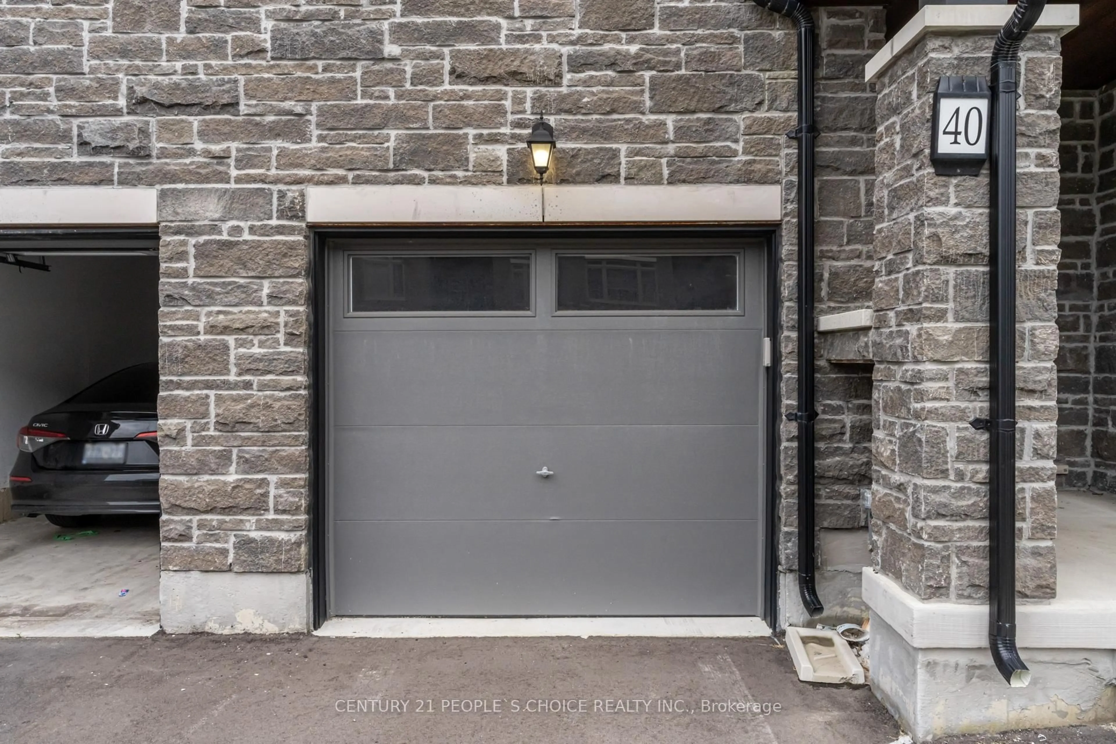 Indoor garage for 40 Purple Sage Dr, Brampton Ontario L6P 4N9