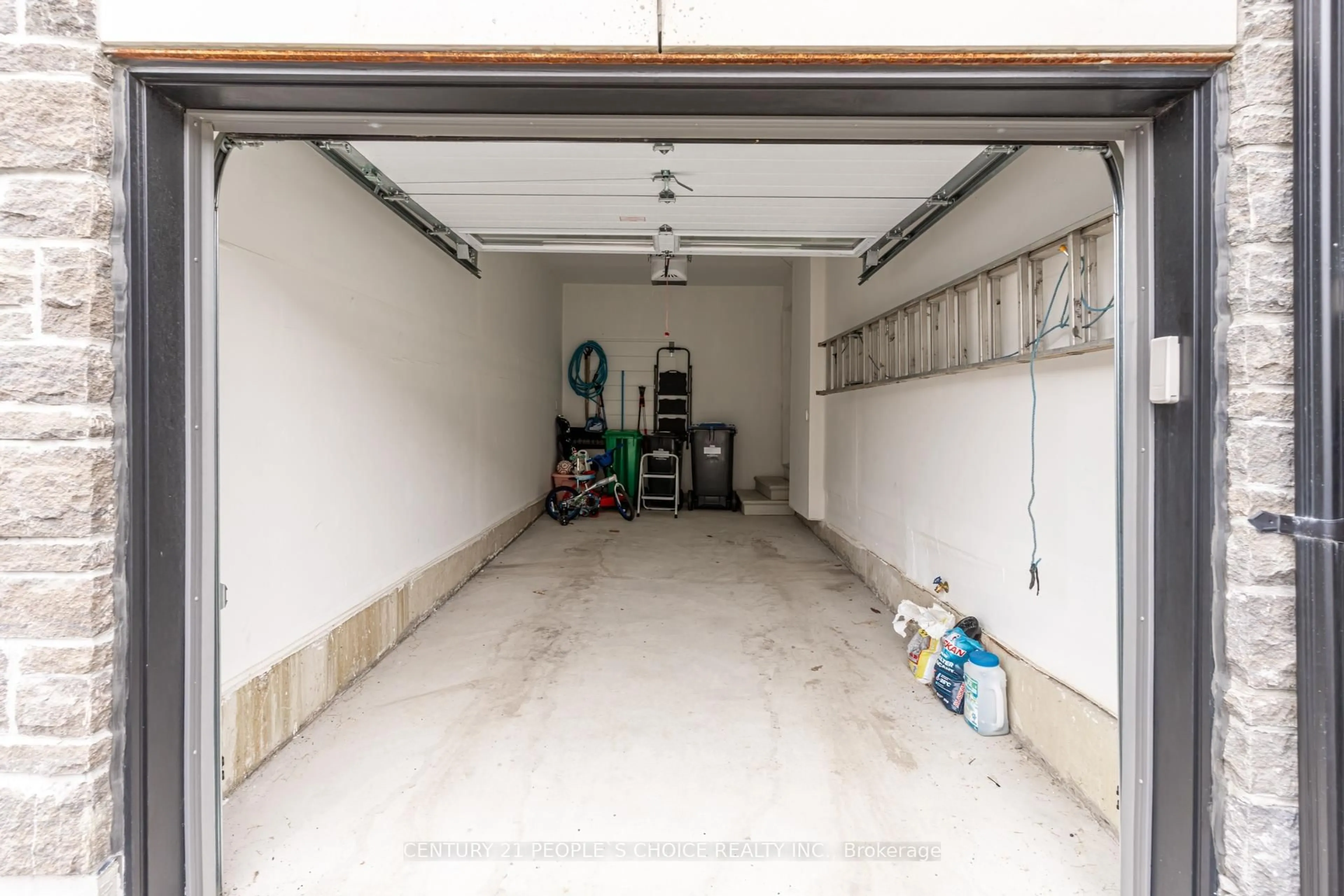 Indoor garage for 40 Purple Sage Dr, Brampton Ontario L6P 4N9