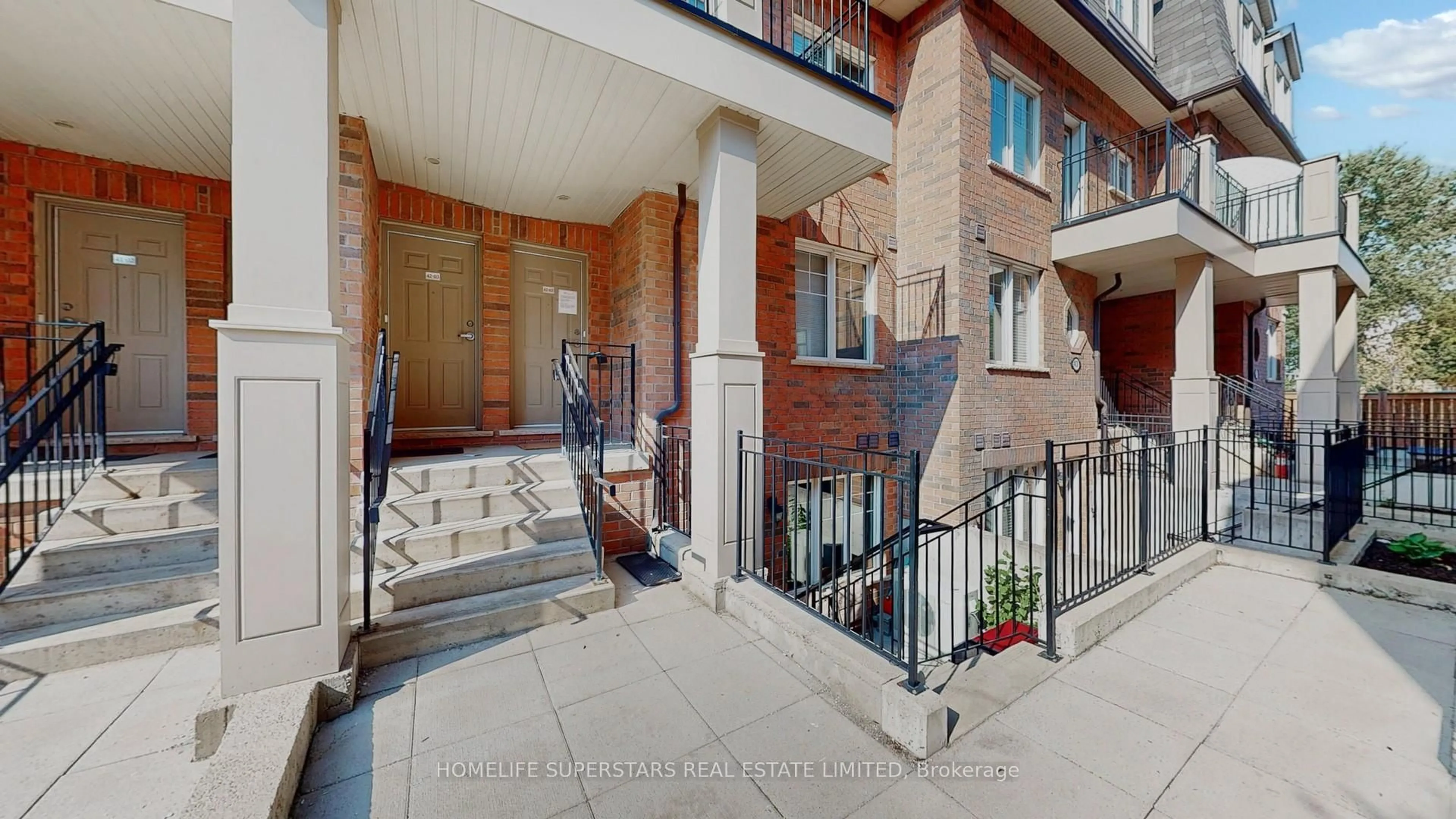 Indoor foyer for 2420 Baronwood Dr #42-02, Oakville Ontario L6M 0J7
