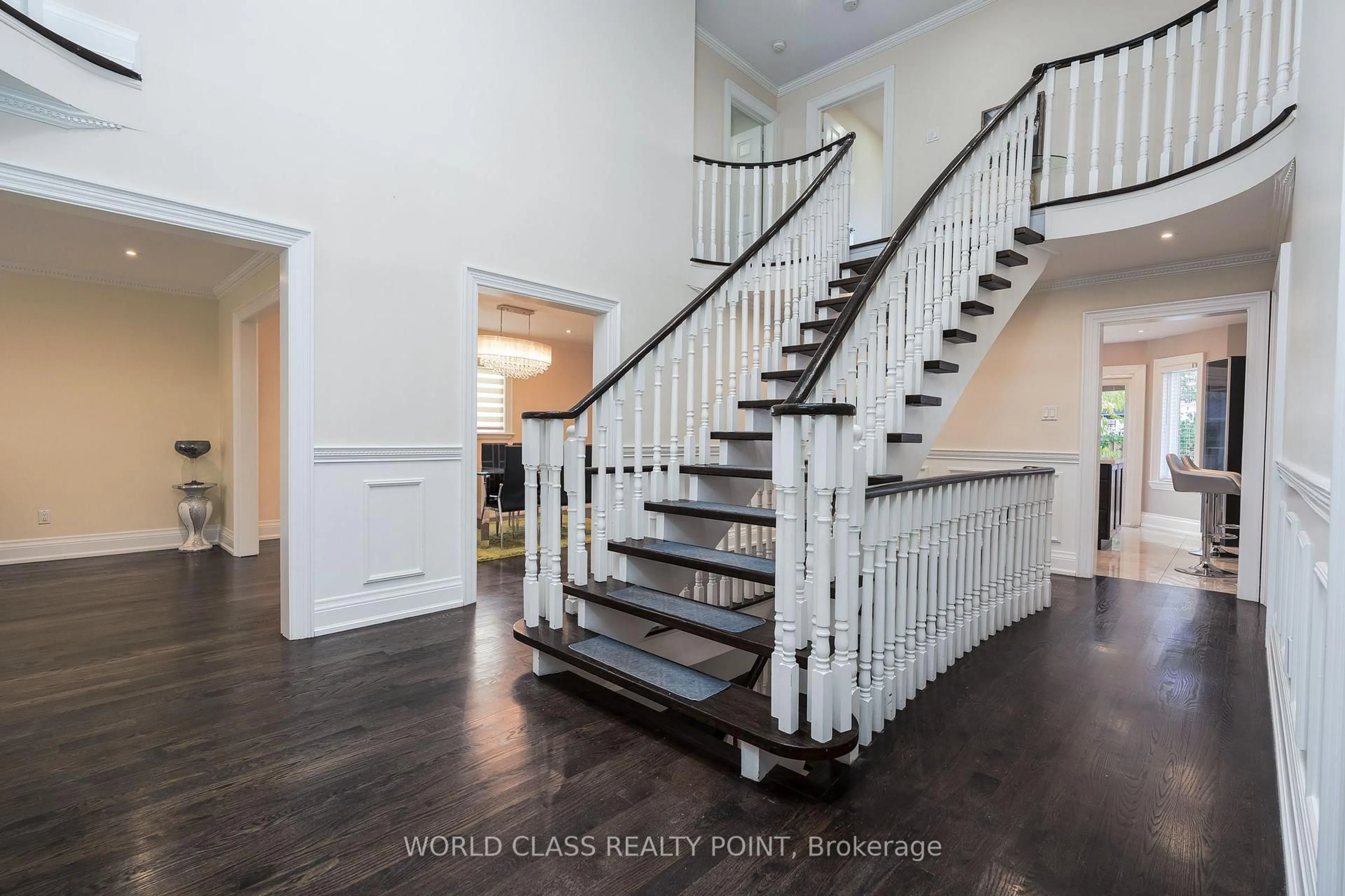 Indoor entryway for 1448 Mayors Manr, Oakville Ontario L6M 3B1