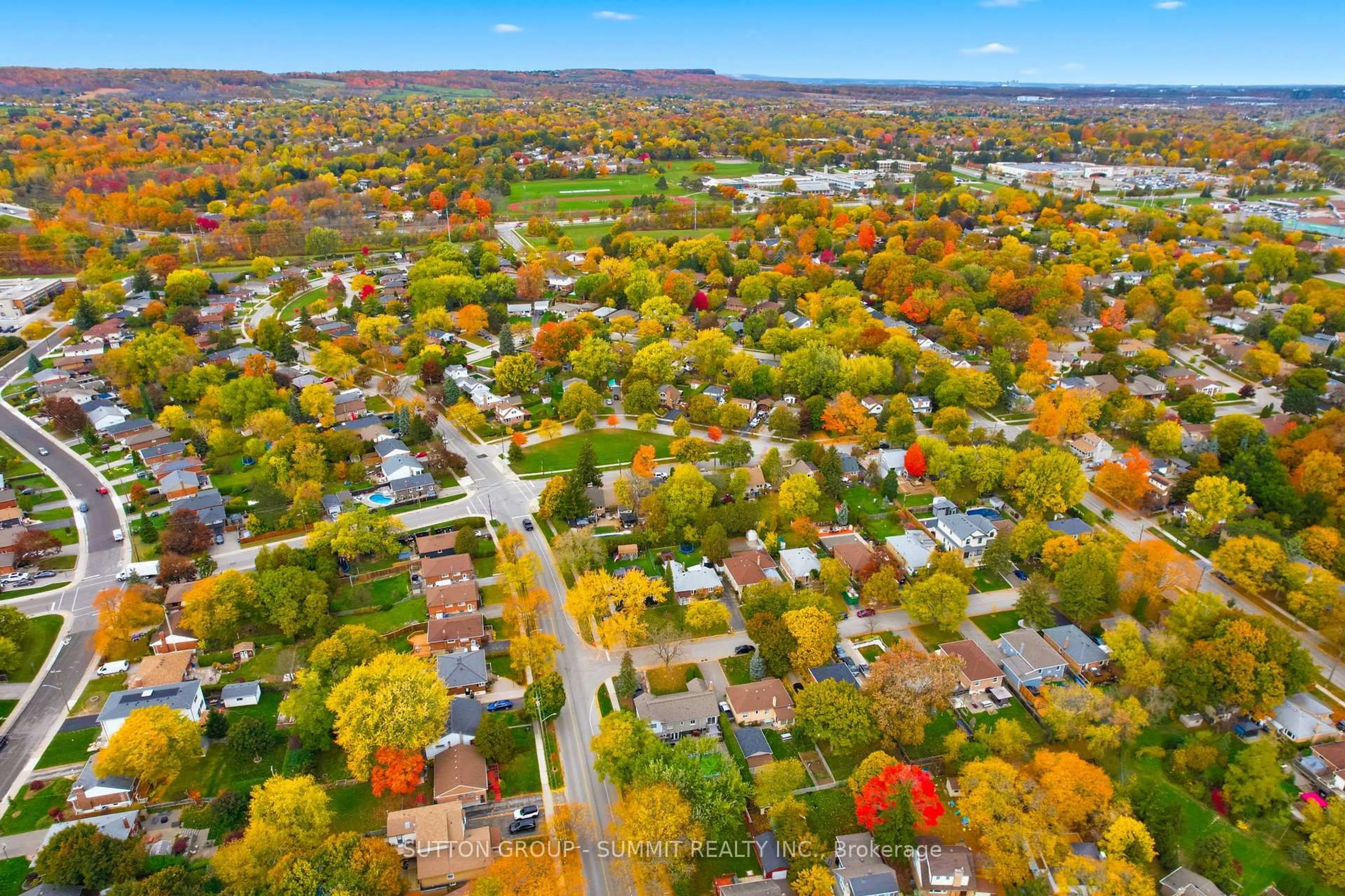 A pic from outside/outdoor area/front of a property/back of a property/a pic from drone, street for 2333 Alma Dale Ave, Burlington Ontario L7P 1S2